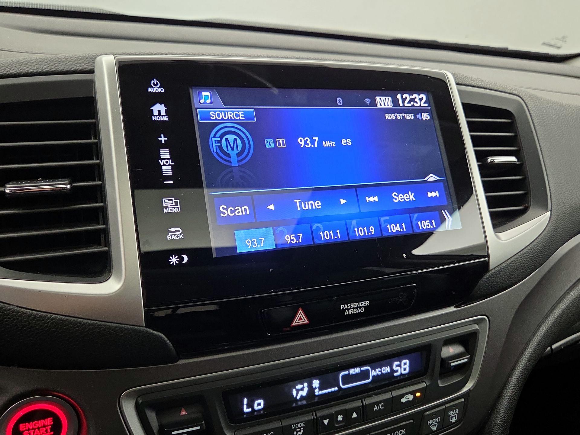 Thumbnail: 2017 Honda Pilot - 15