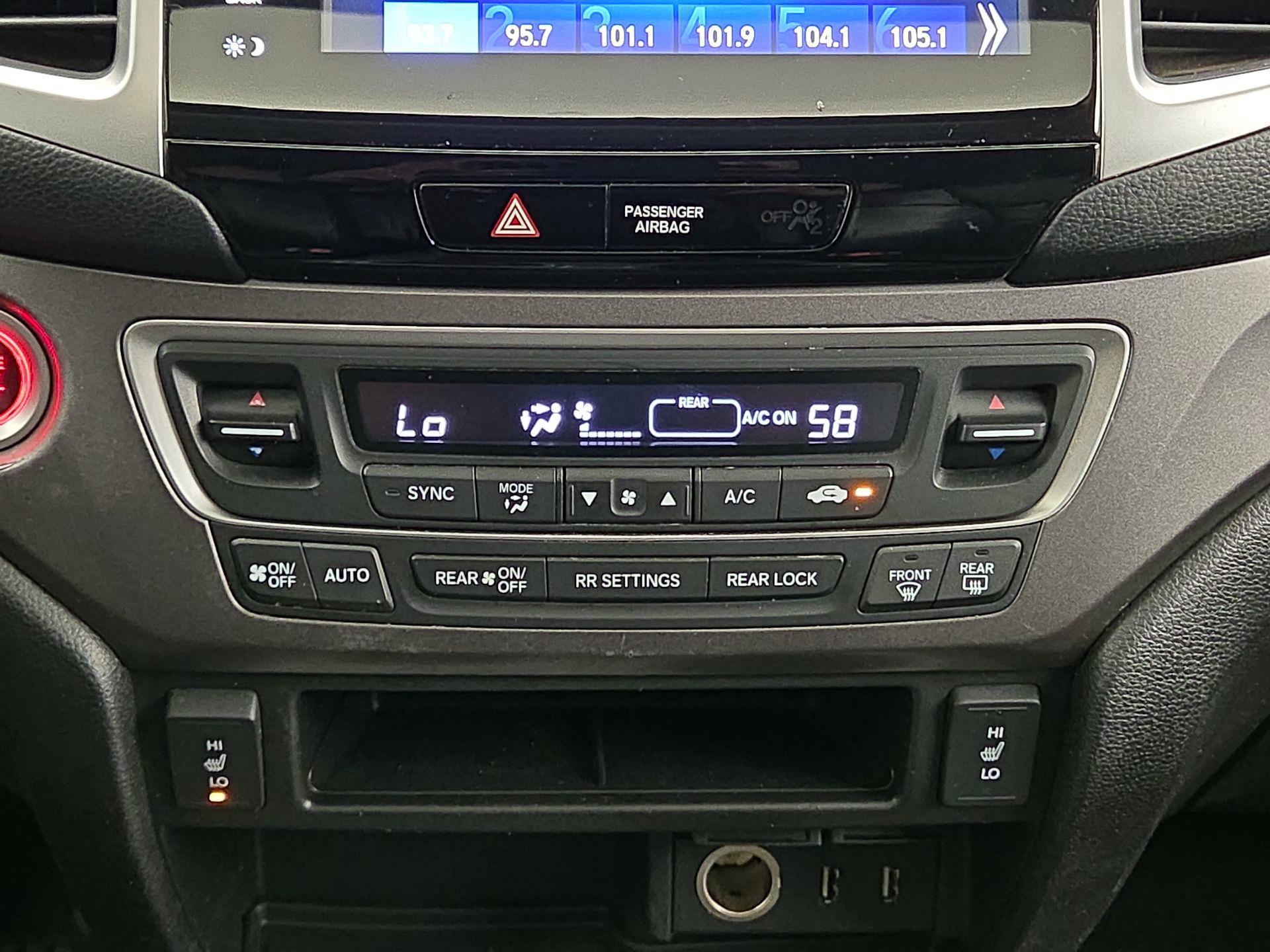 Thumbnail: 2017 Honda Pilot - 16