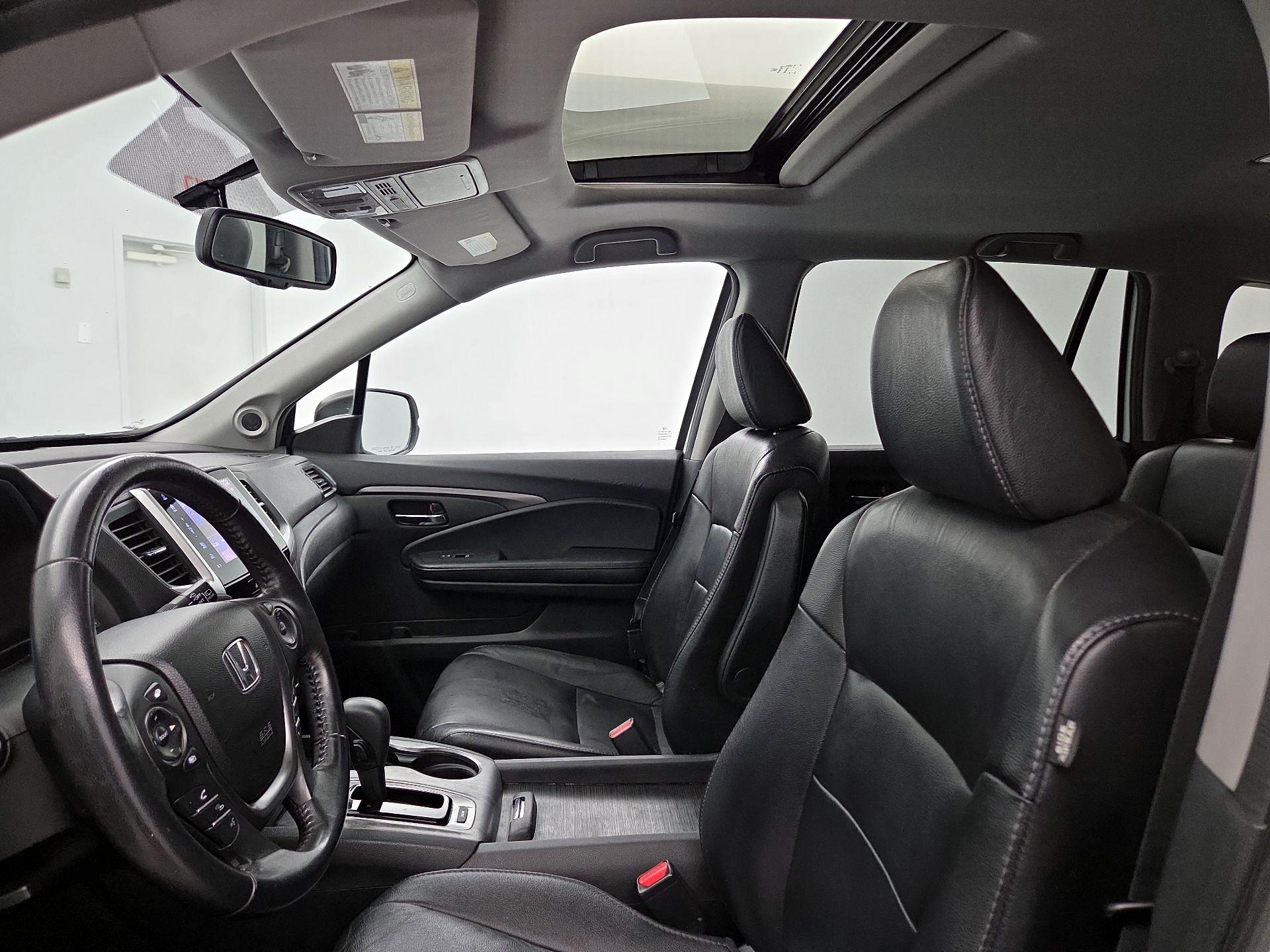 Thumbnail: 2017 Honda Pilot - 19