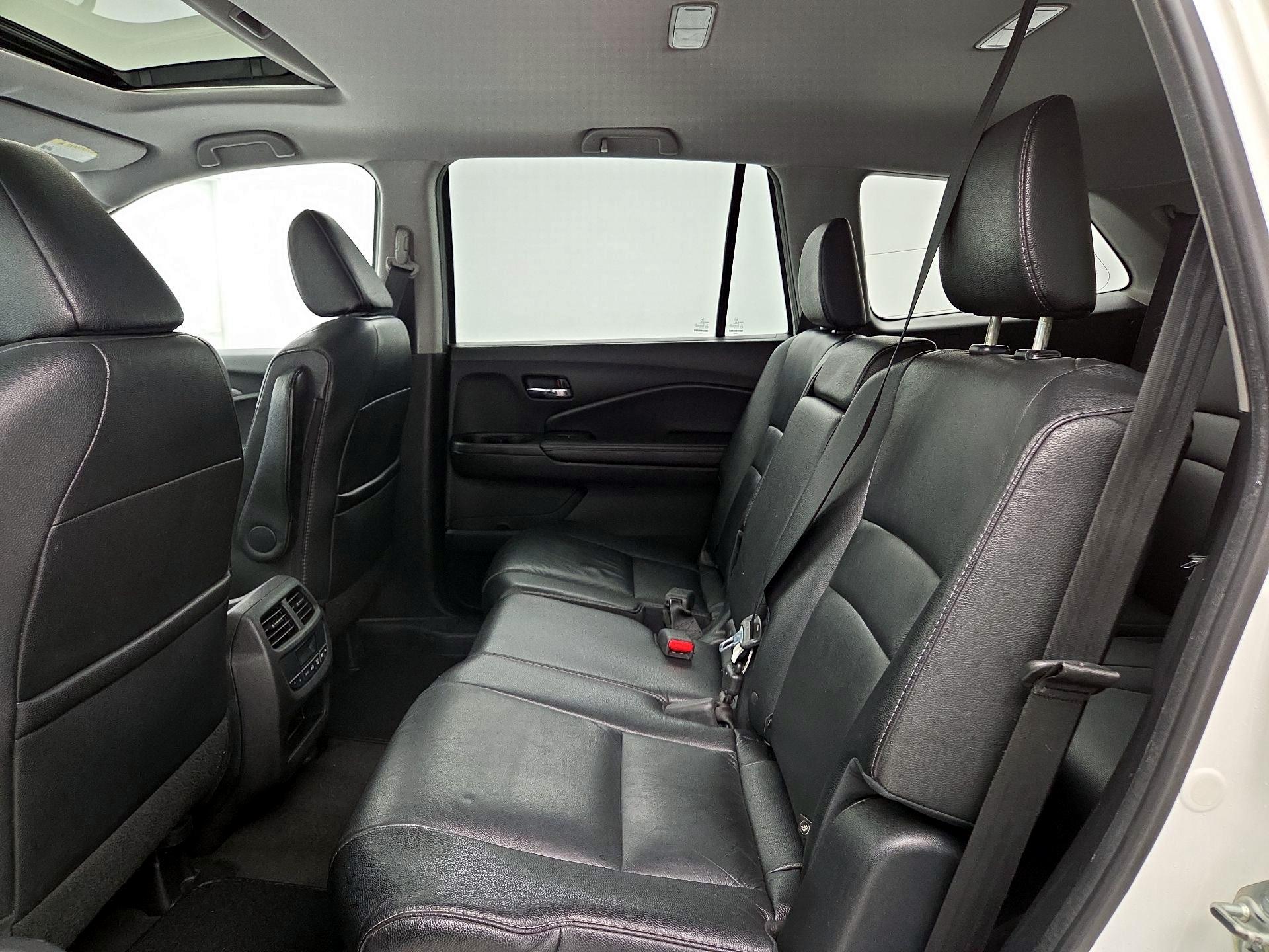 Thumbnail: 2017 Honda Pilot - 20