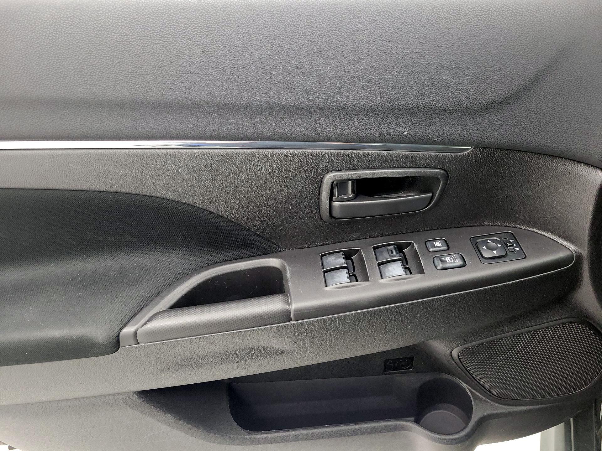 Thumbnail: 2015 Mitsubishi Outlander Sport - 12