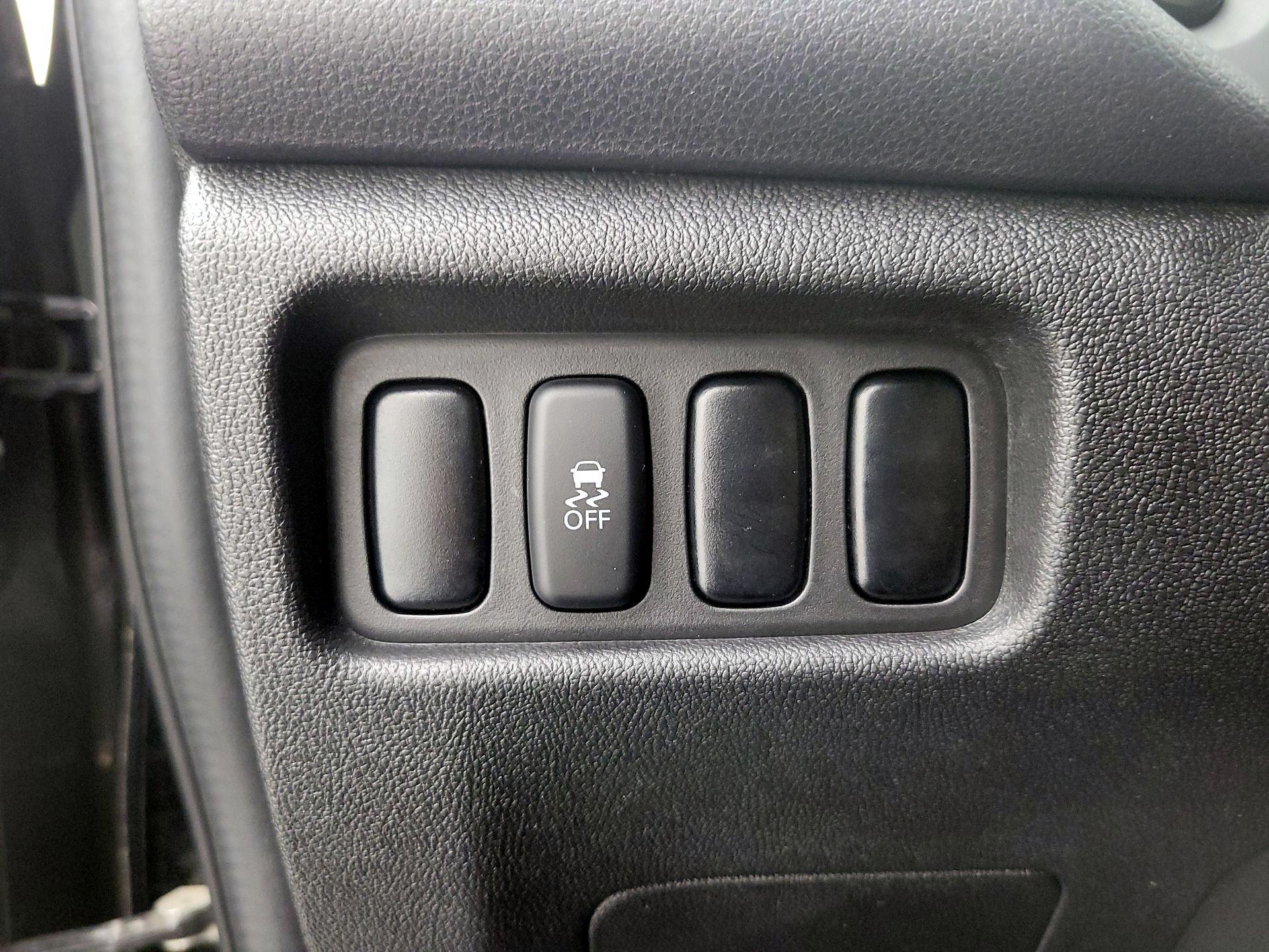 Thumbnail: 2015 Mitsubishi Outlander Sport - 13