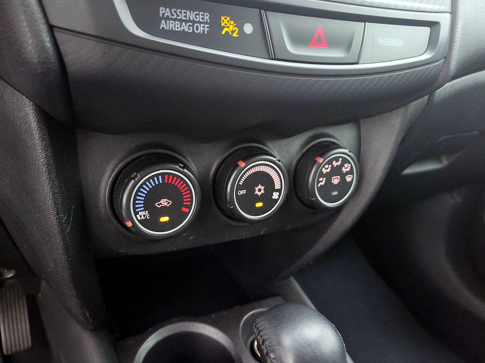 Thumbnail: 2015 Mitsubishi Outlander Sport - 15