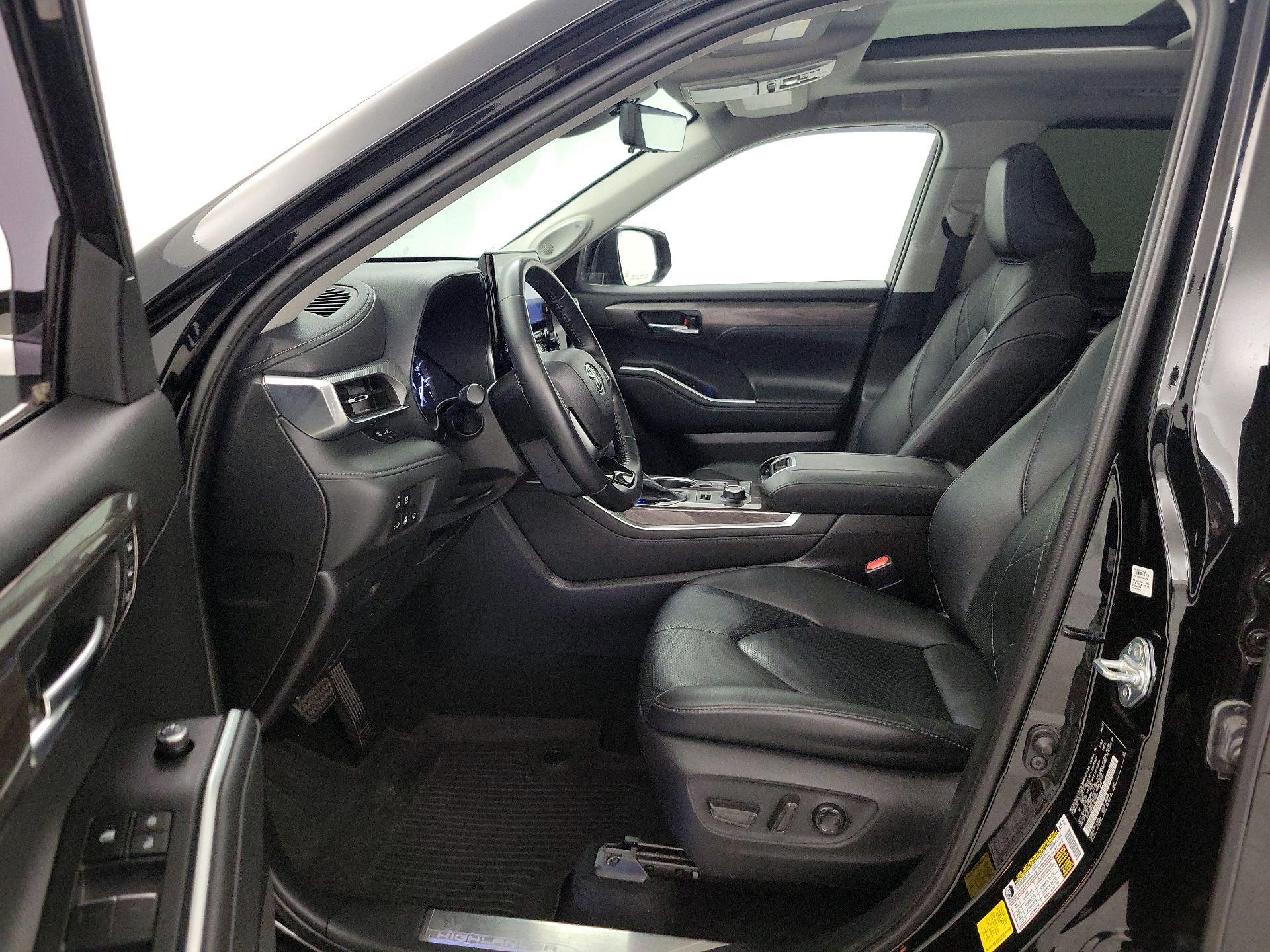 Thumbnail: 2020 Toyota Highlander - 11