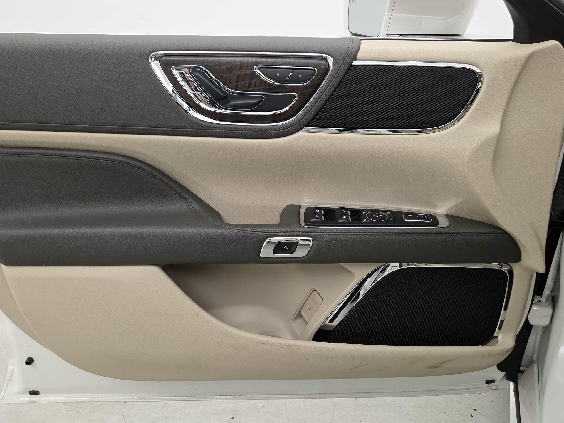 Thumbnail: 2017 Lincoln Continental - 12