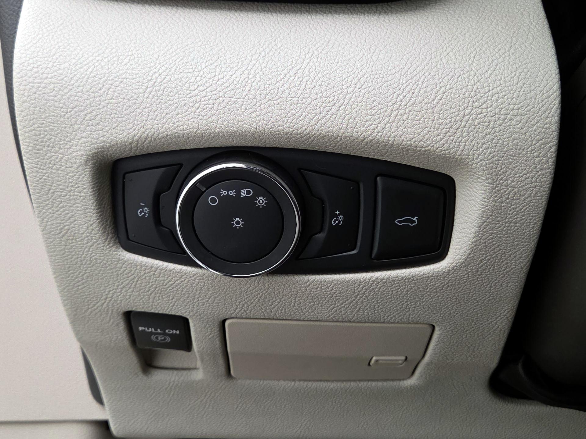 Thumbnail: 2017 Lincoln Continental - 13