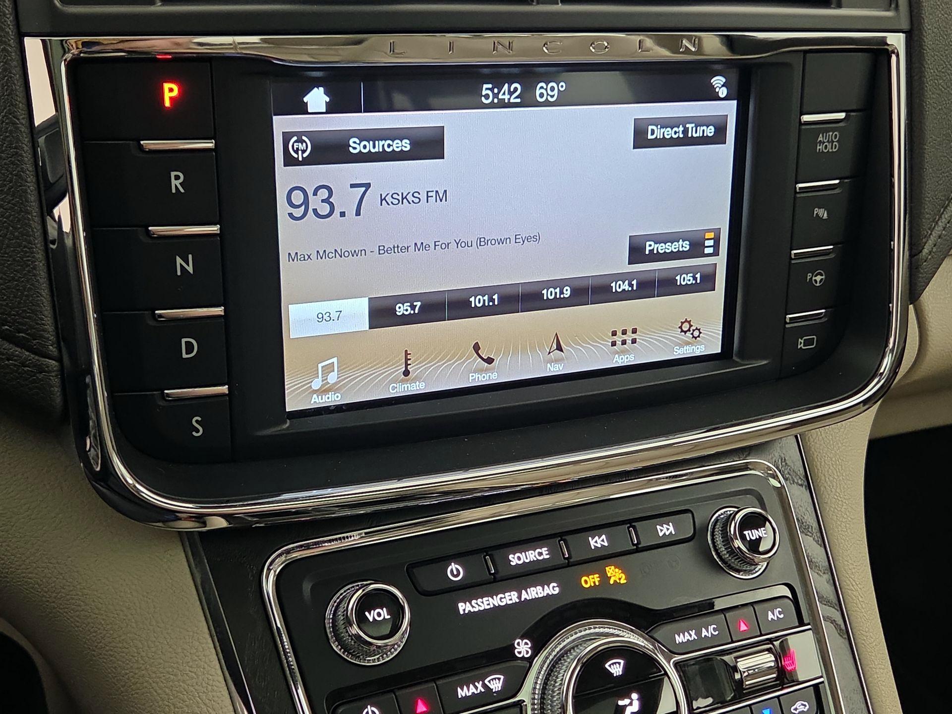 Thumbnail: 2017 Lincoln Continental - 16