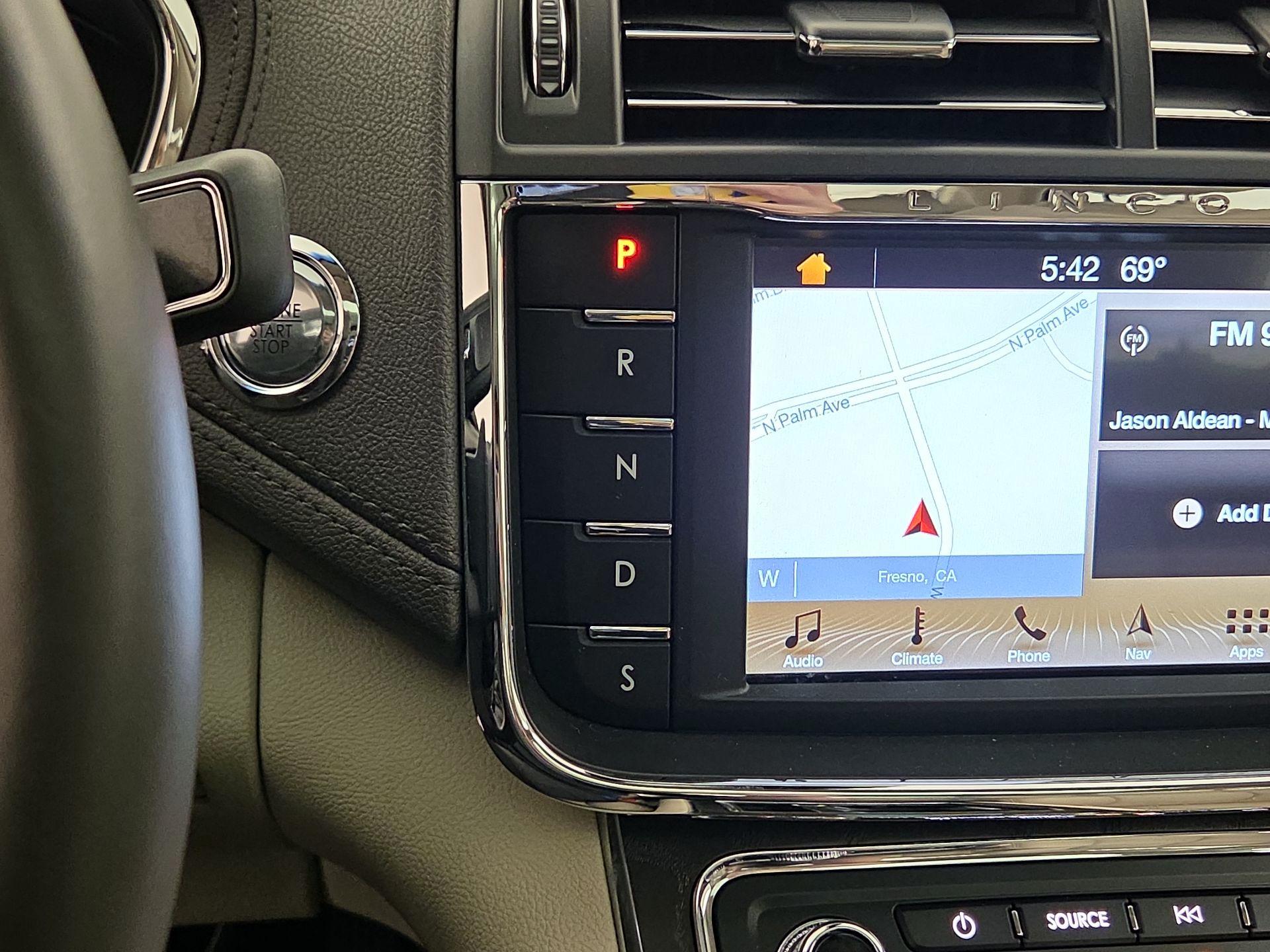 Thumbnail: 2017 Lincoln Continental - 18