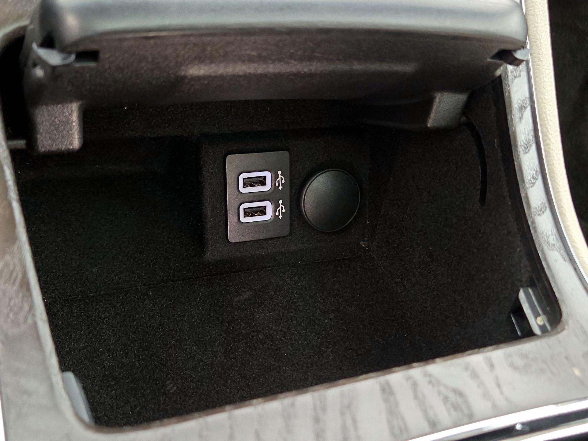 Thumbnail: 2017 Lincoln Continental - 19