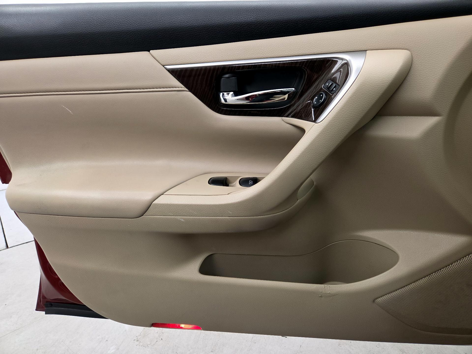 Thumbnail: 2014 Nissan Altima - 12