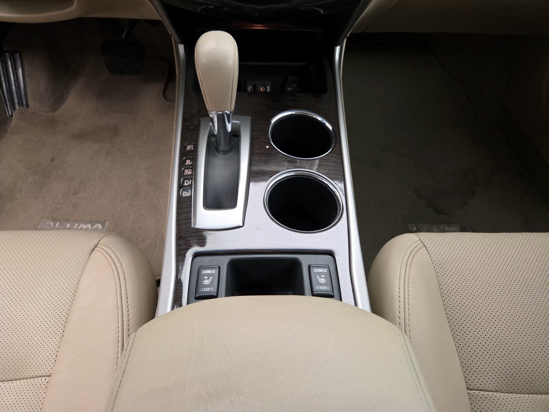 Thumbnail: 2014 Nissan Altima - 18