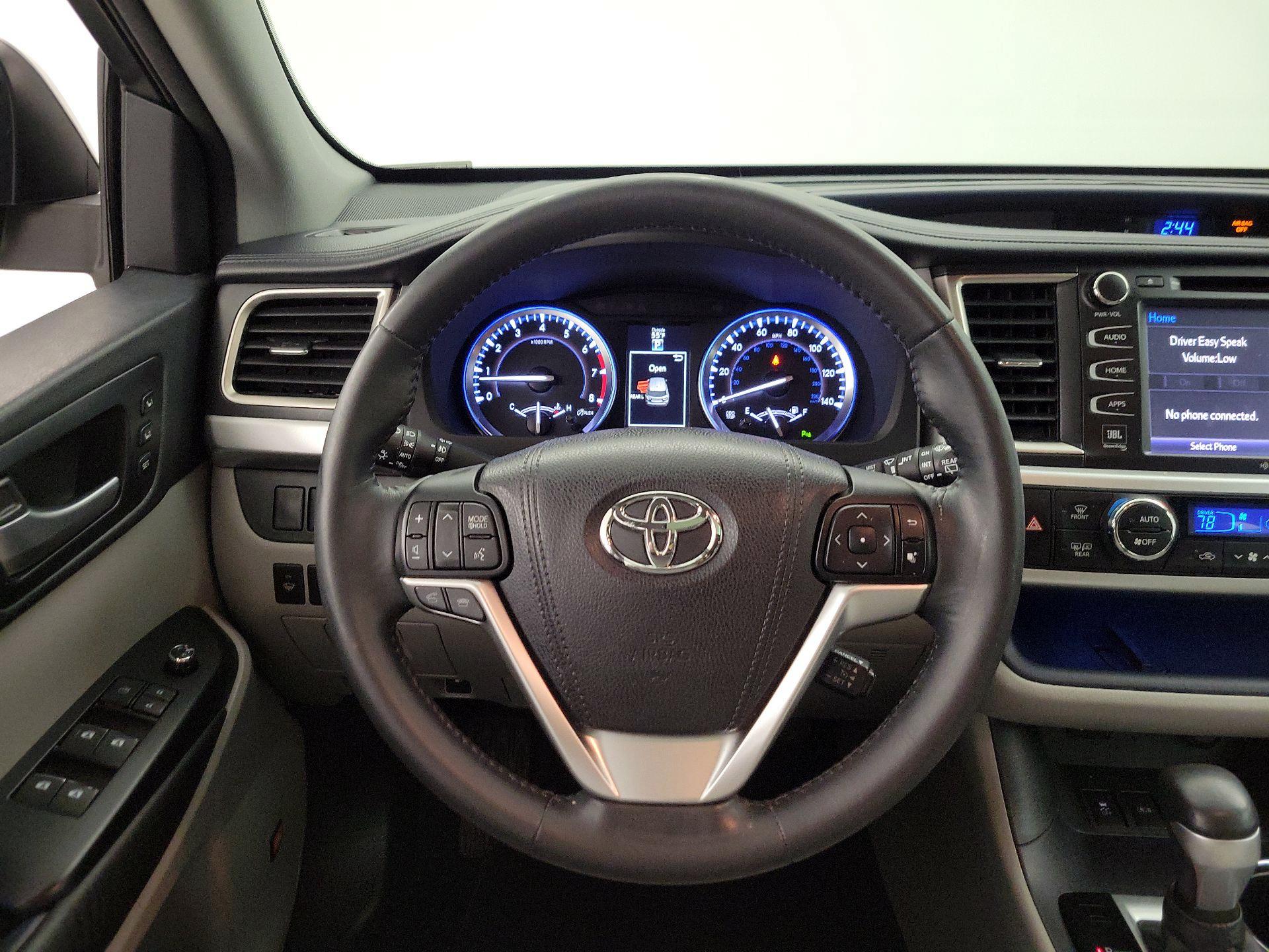 Thumbnail: 2015 Toyota Highlander - 10