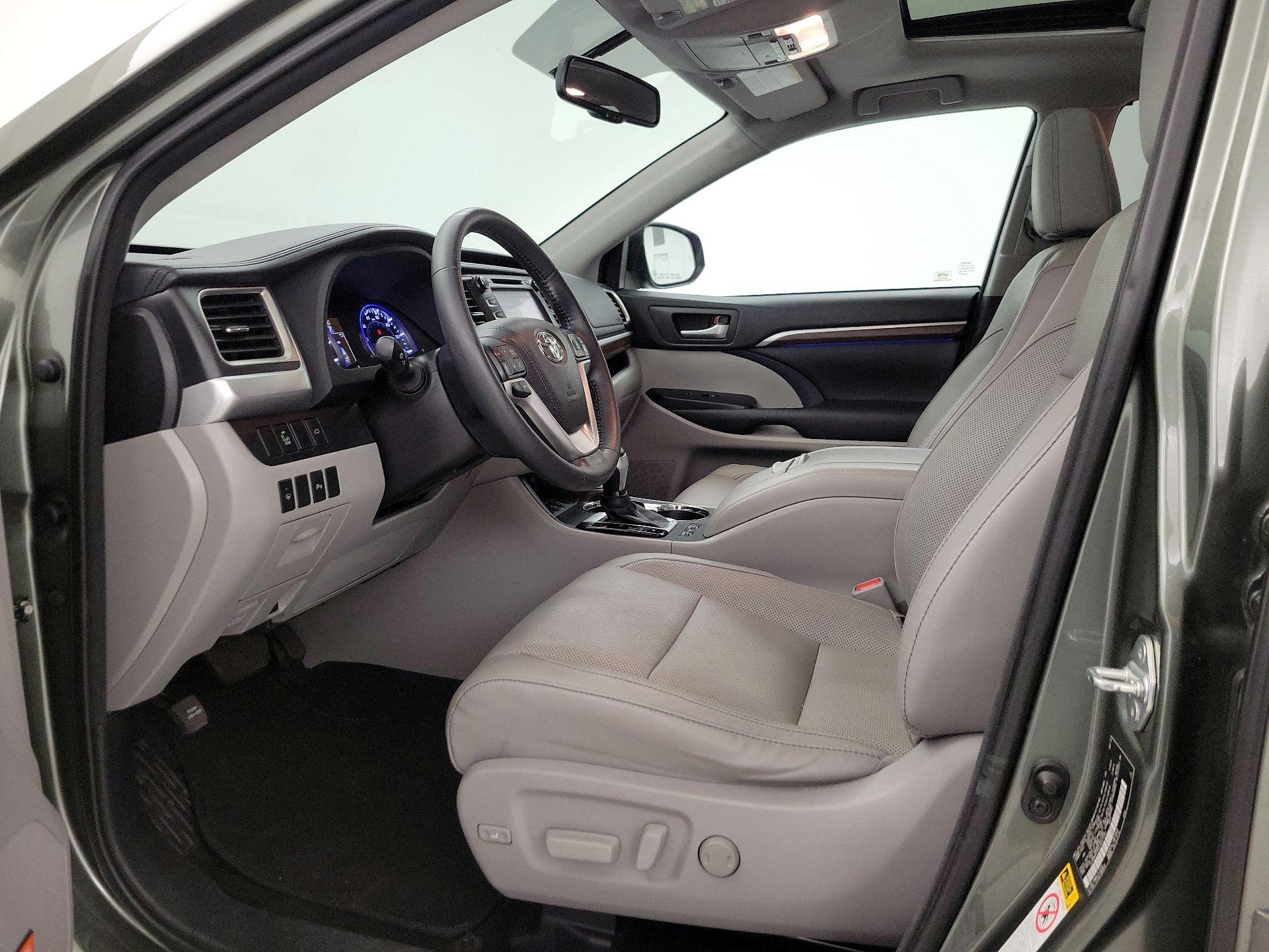 Thumbnail: 2015 Toyota Highlander - 11