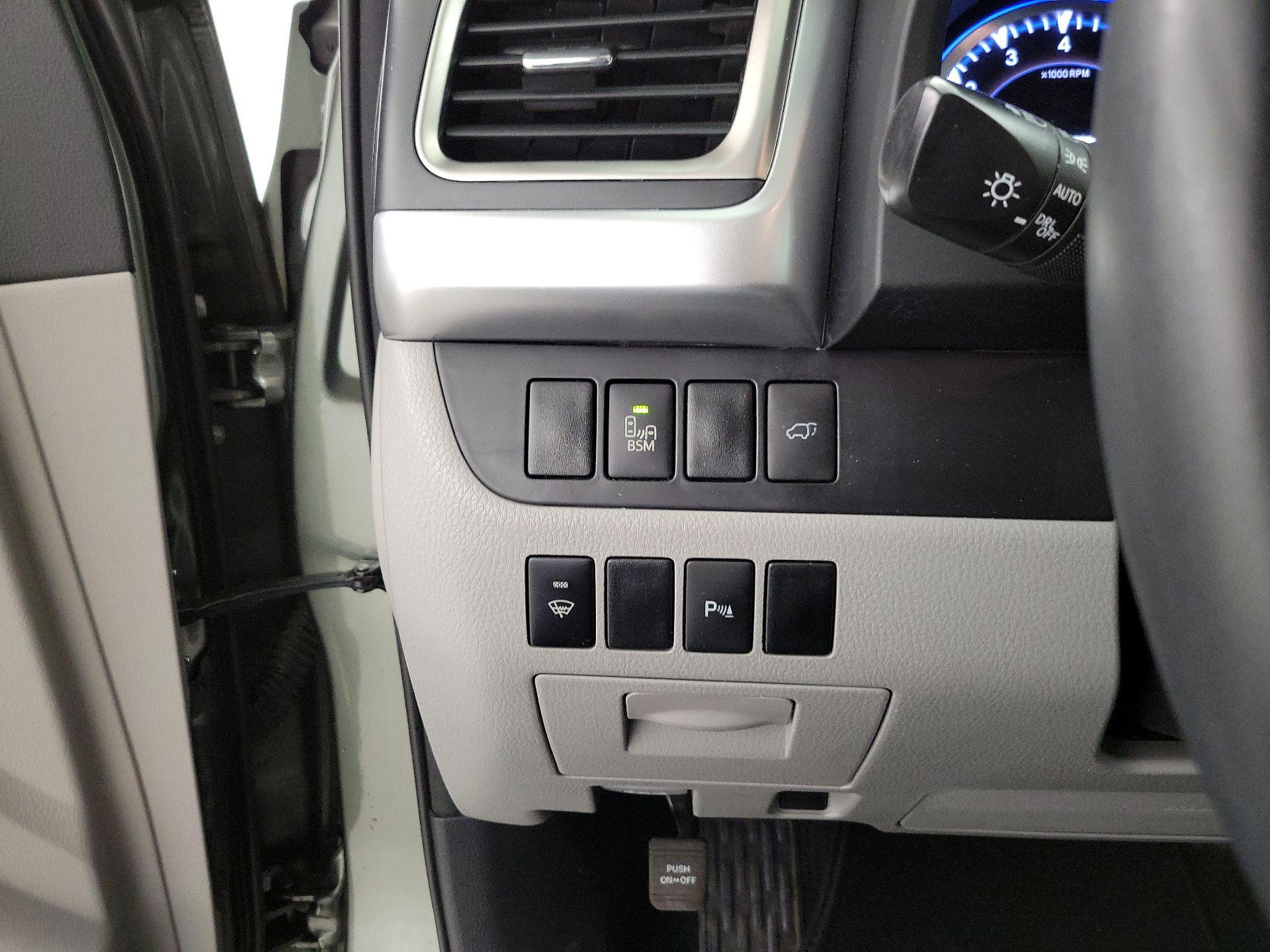 Thumbnail: 2015 Toyota Highlander - 13