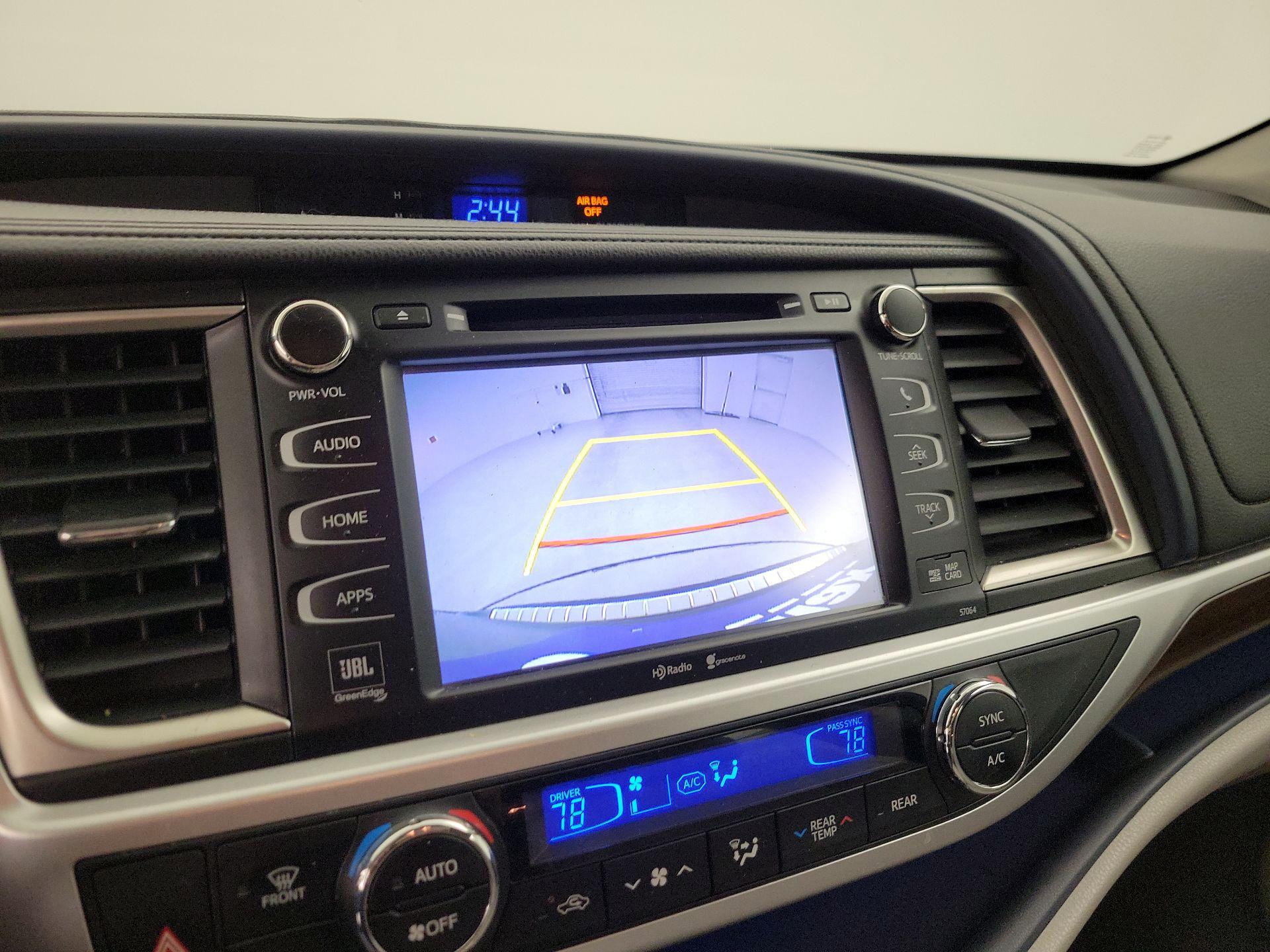 Thumbnail: 2015 Toyota Highlander - 14