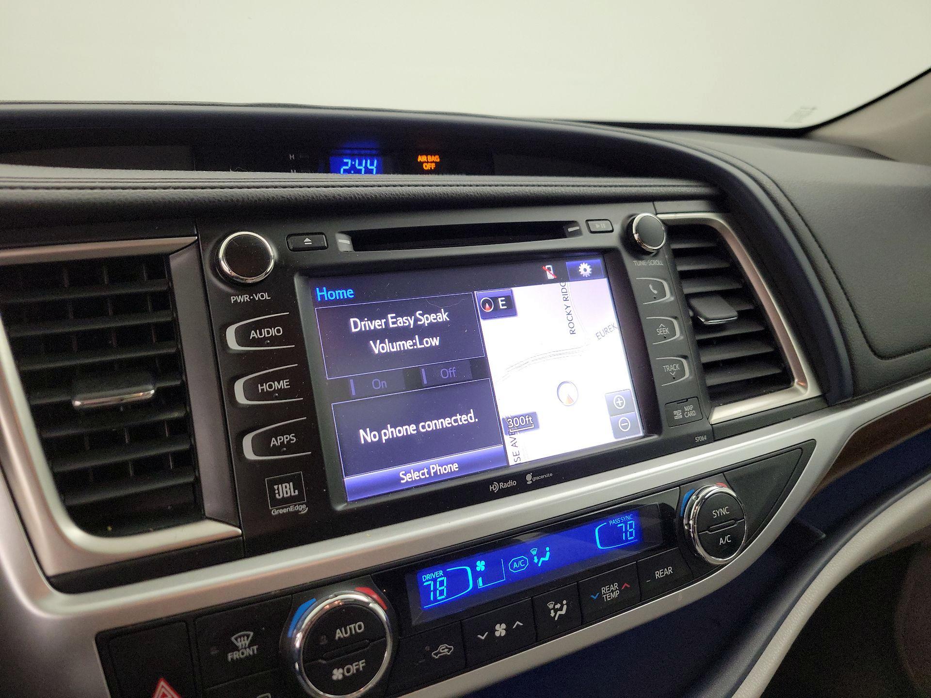 Thumbnail: 2015 Toyota Highlander - 15