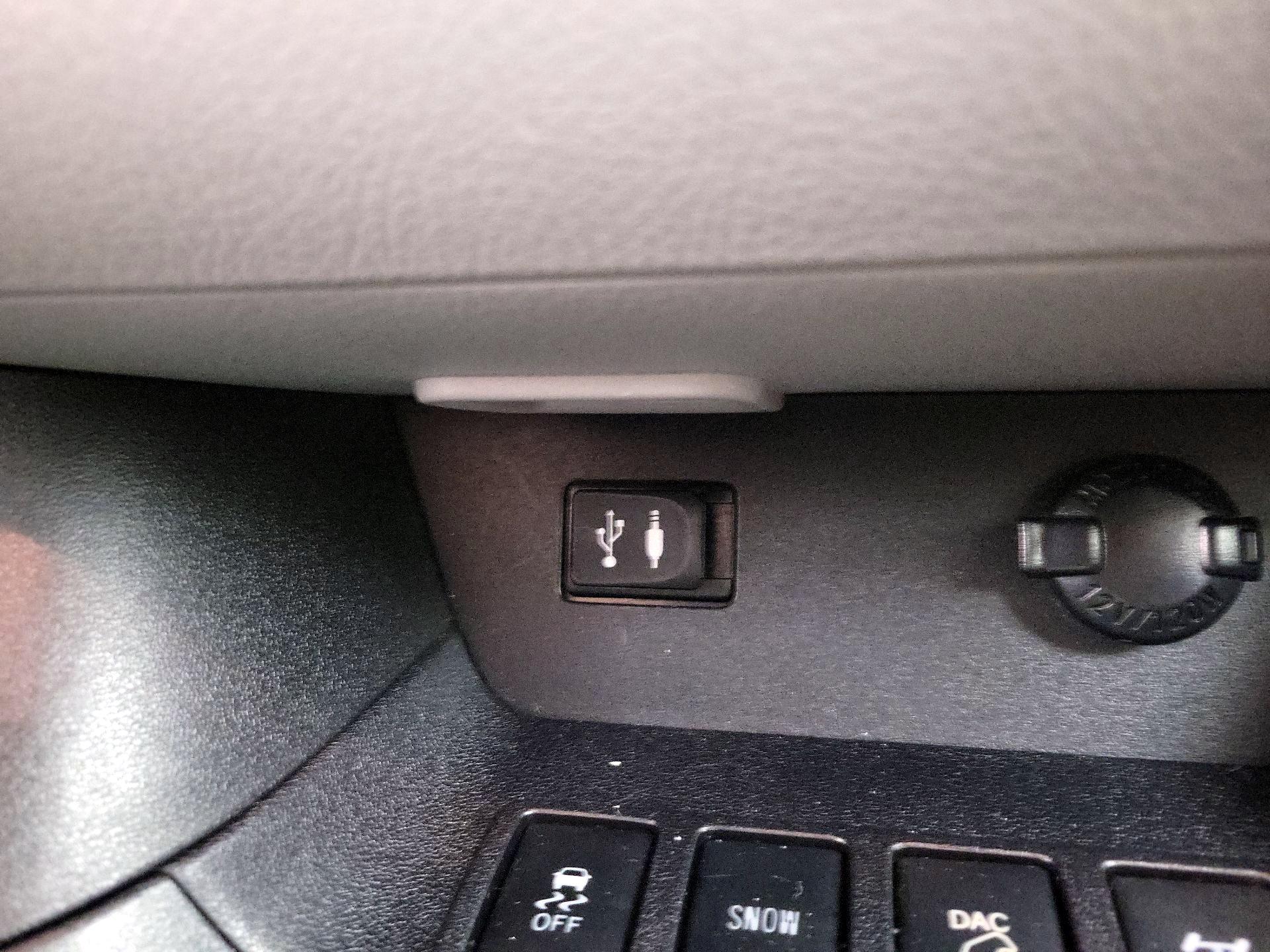 Thumbnail: 2015 Toyota Highlander - 18