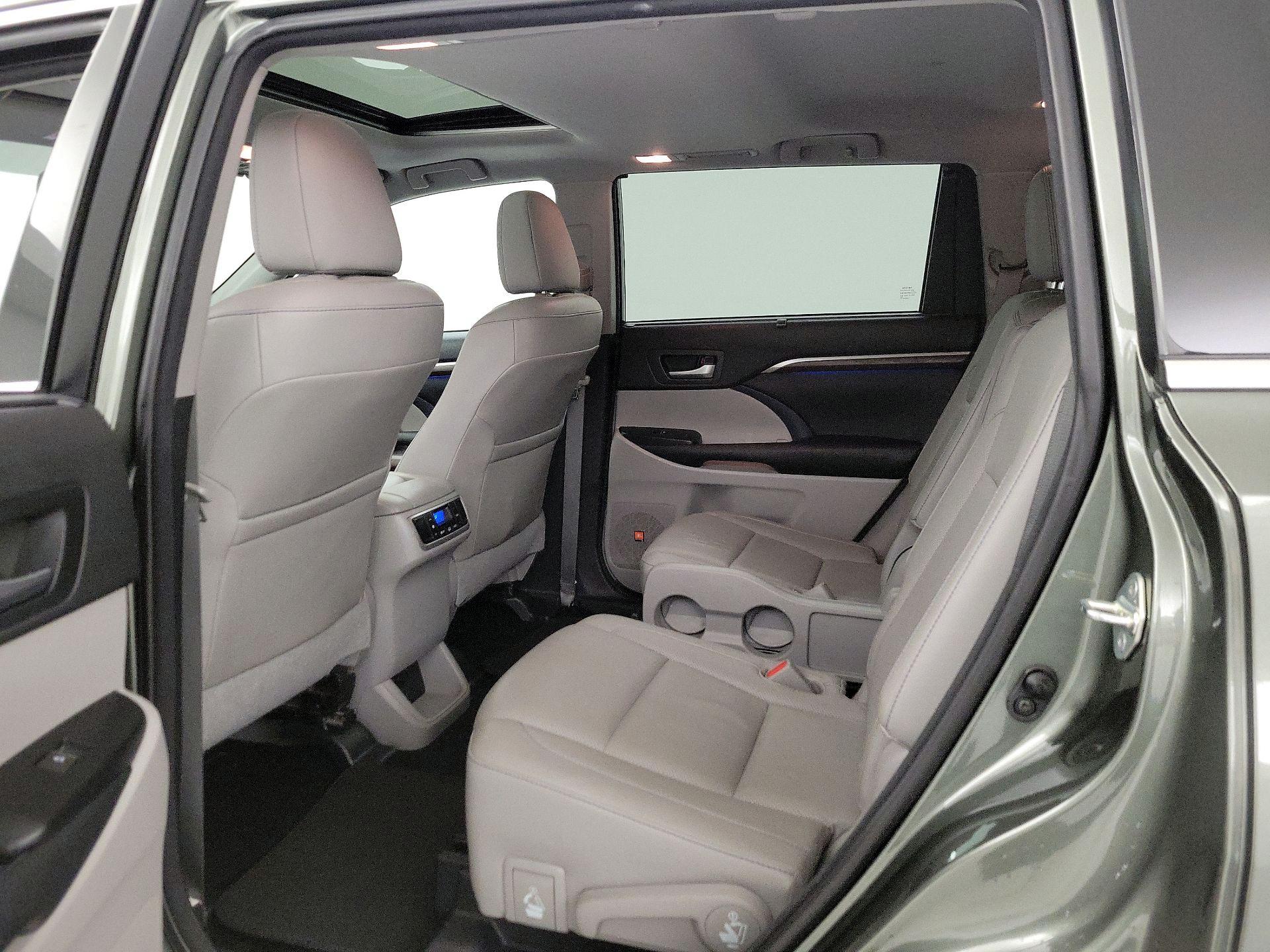 Thumbnail: 2015 Toyota Highlander - 19