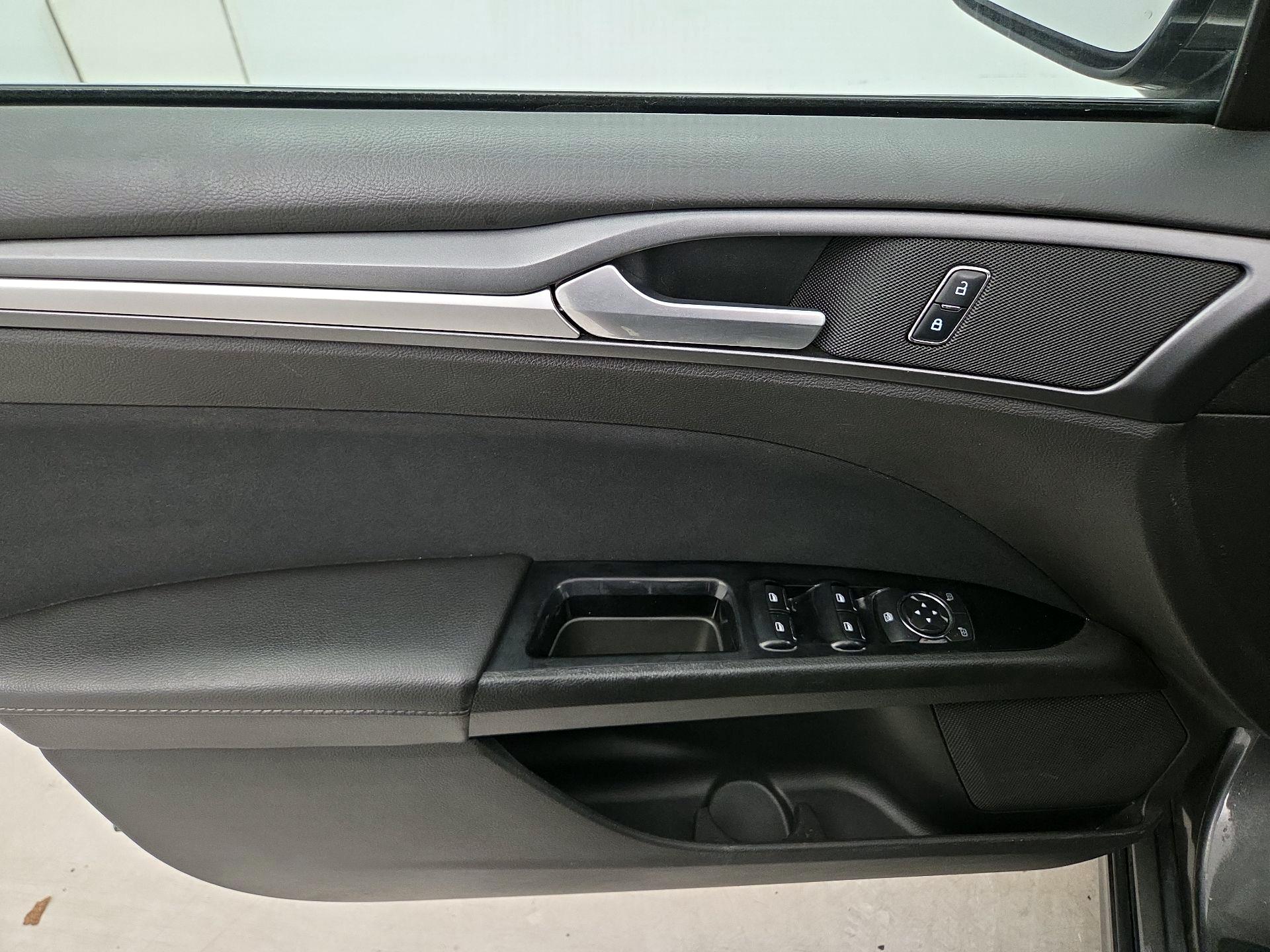 Thumbnail: 2016 Ford Fusion - 12