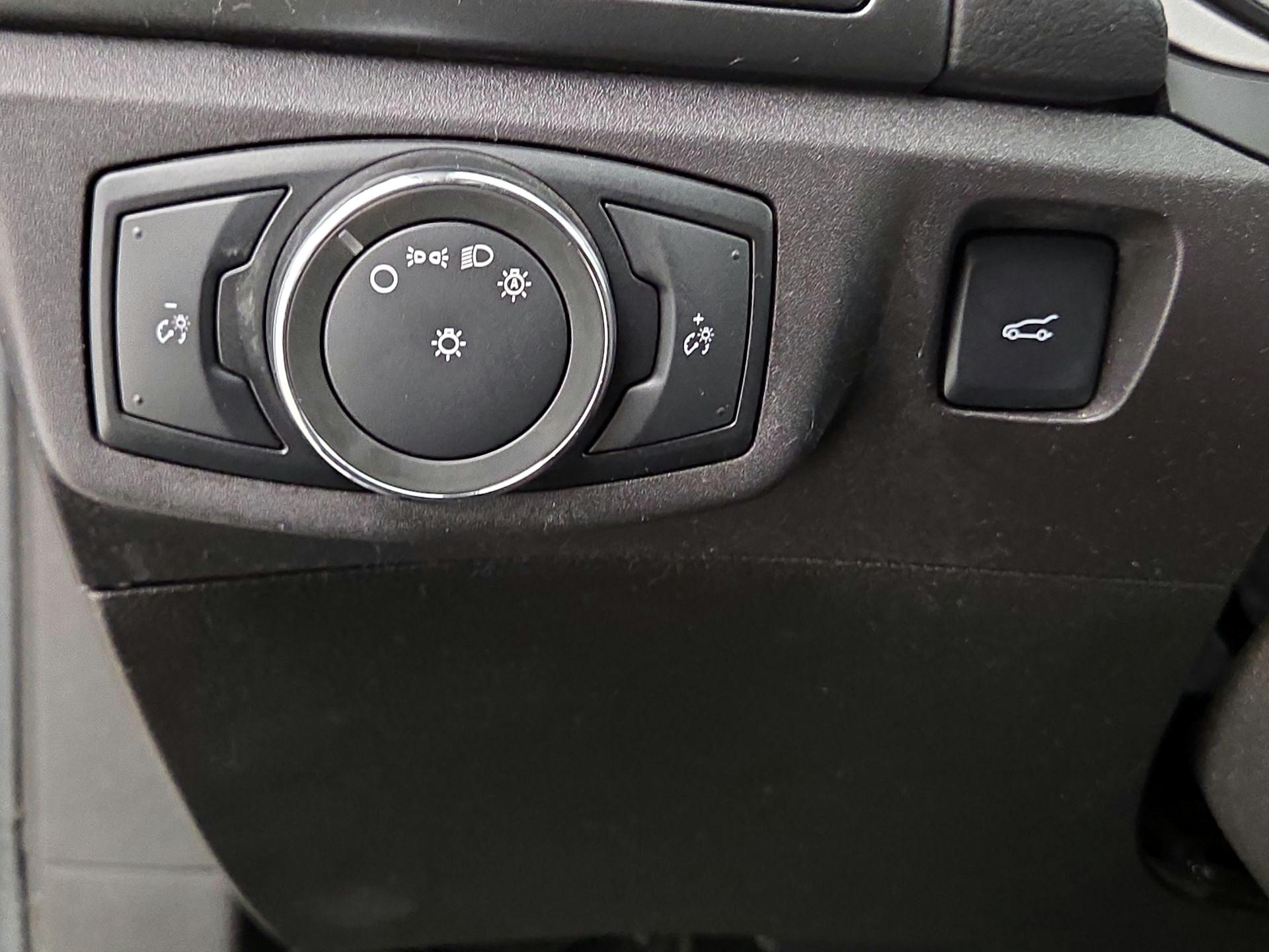 Thumbnail: 2016 Ford Fusion - 13