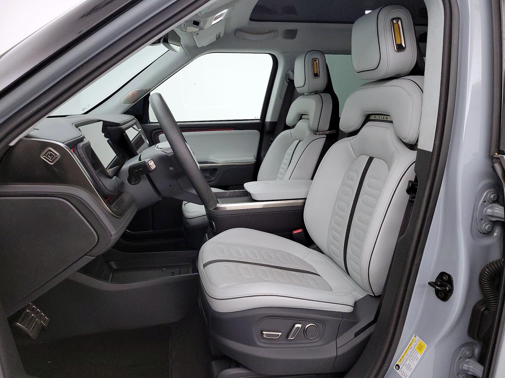Thumbnail: 2023 Rivian R1S - 11