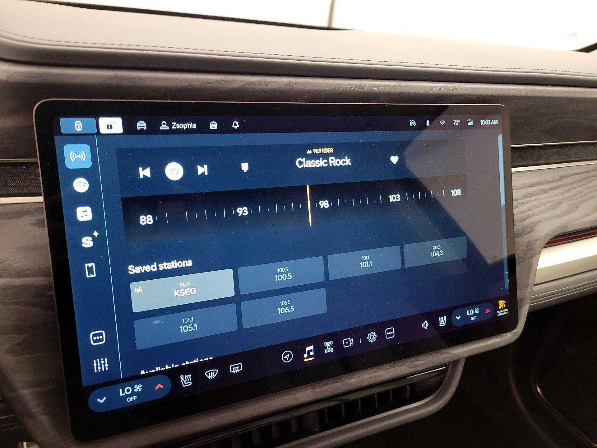 Thumbnail: 2023 Rivian R1S - 14