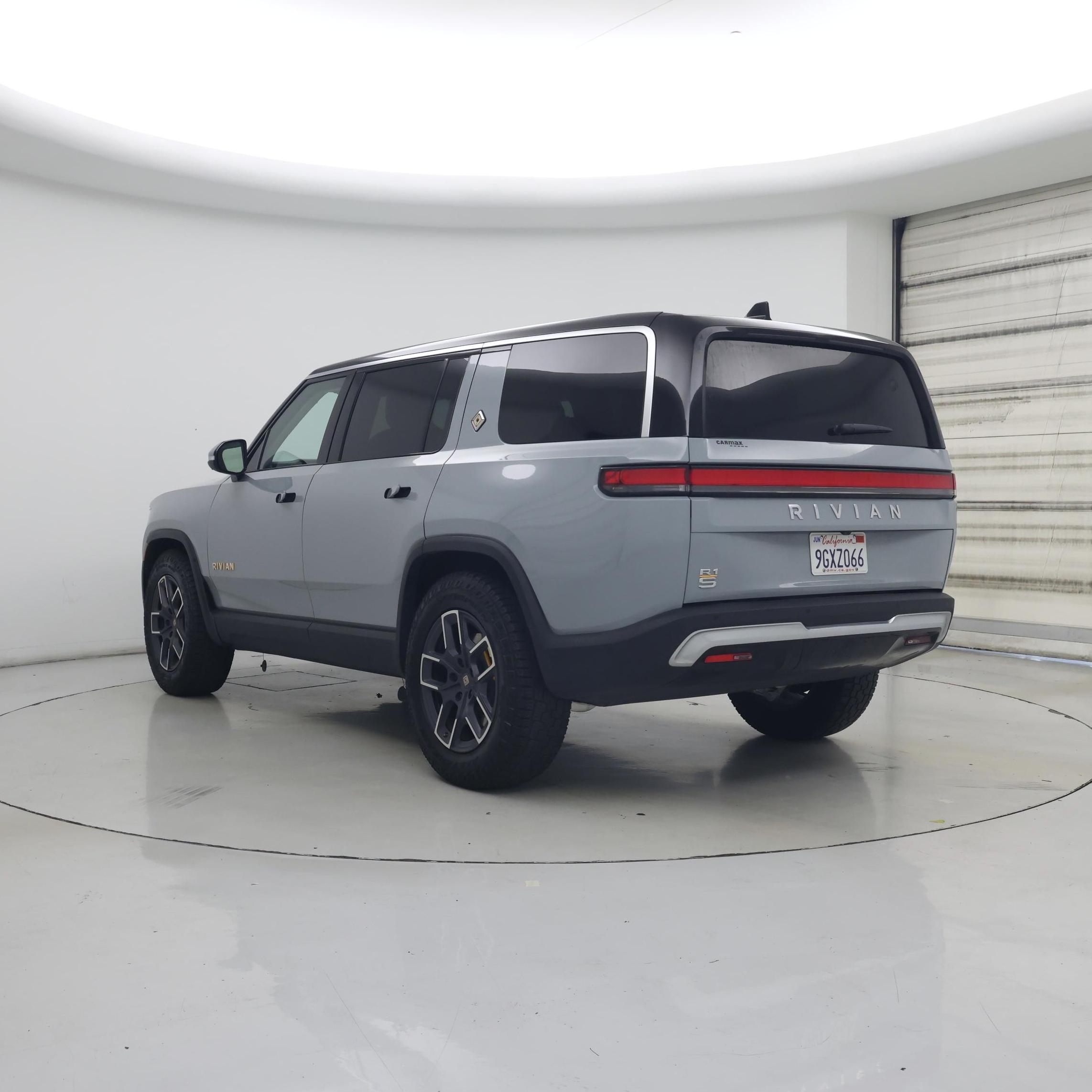 Thumbnail: 2023 Rivian R1S - 2