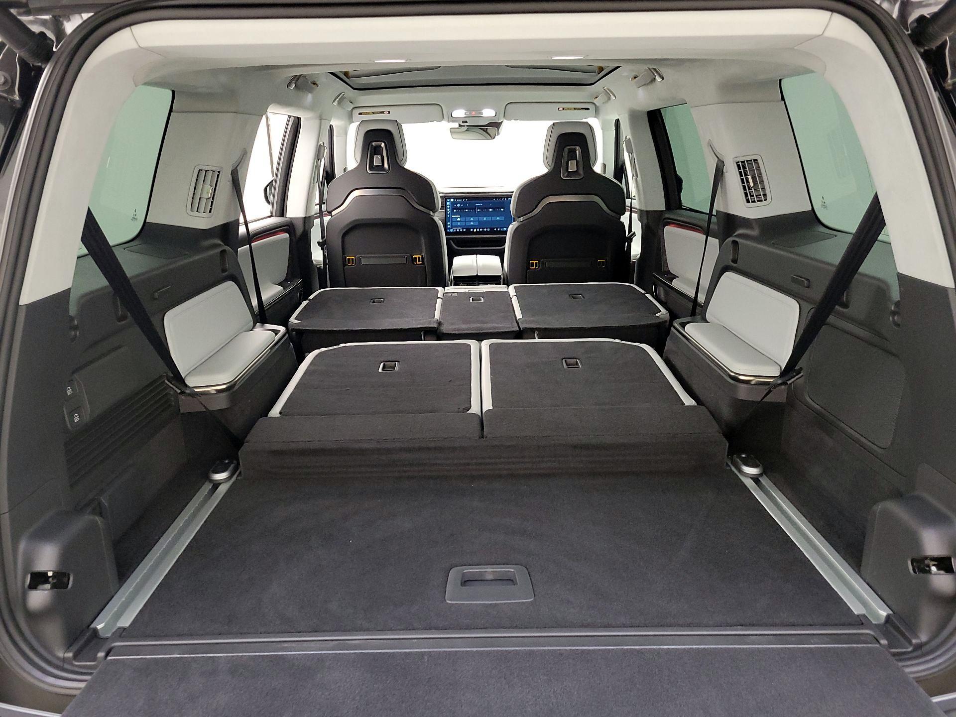 Thumbnail: 2023 Rivian R1S - 20