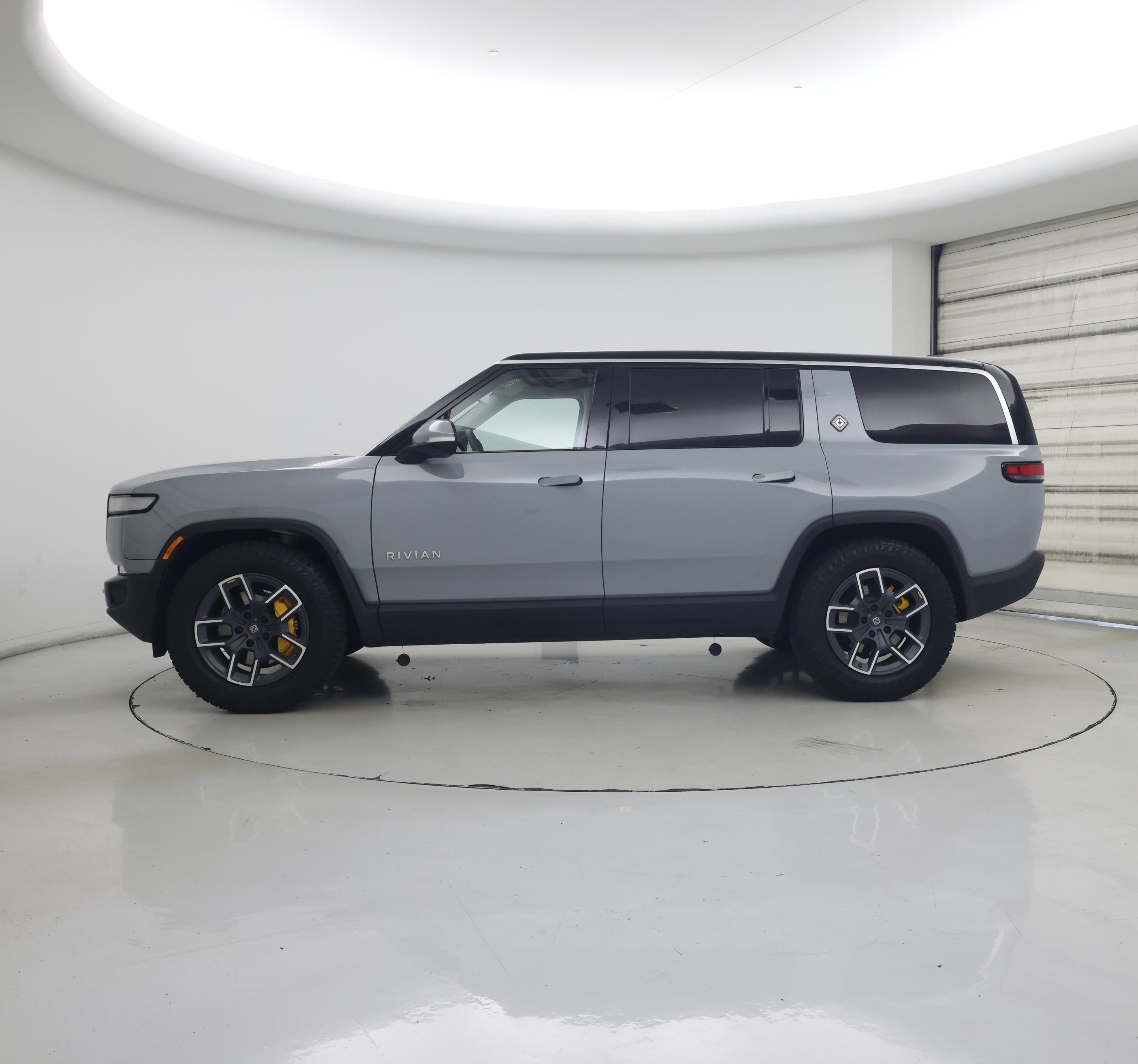 Thumbnail: 2023 Rivian R1S - 3