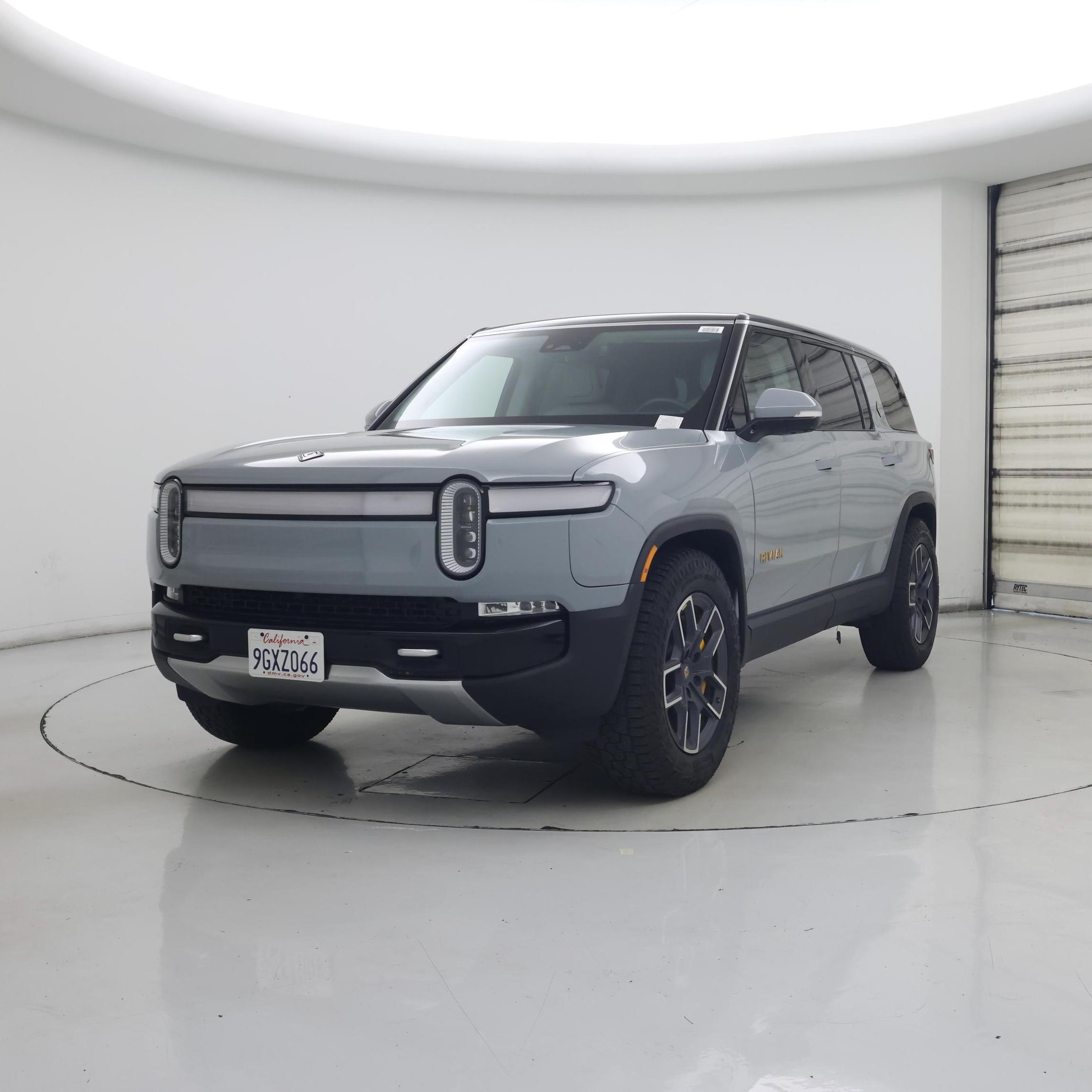 Thumbnail: 2023 Rivian R1S - 4