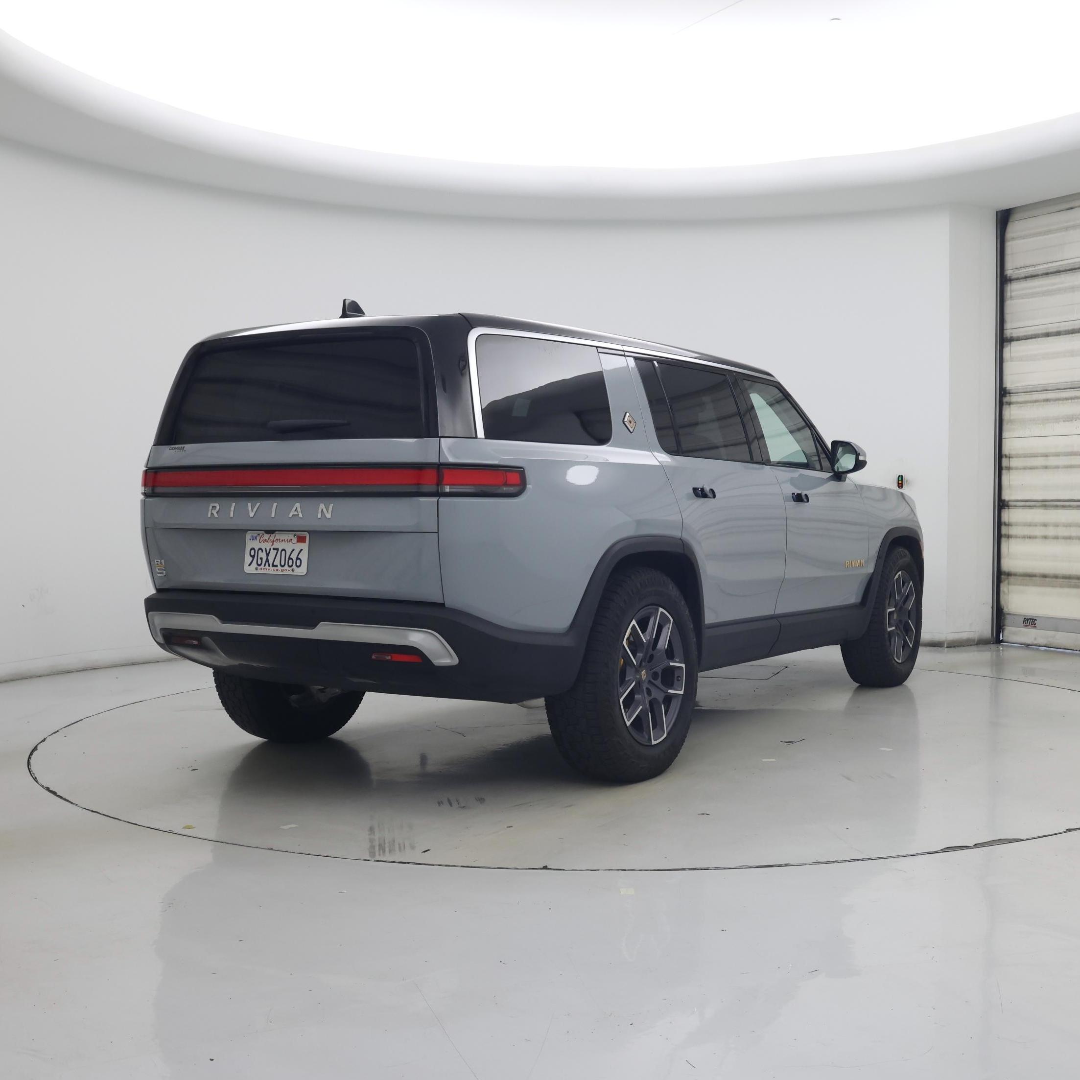 Thumbnail: 2023 Rivian R1S - 8