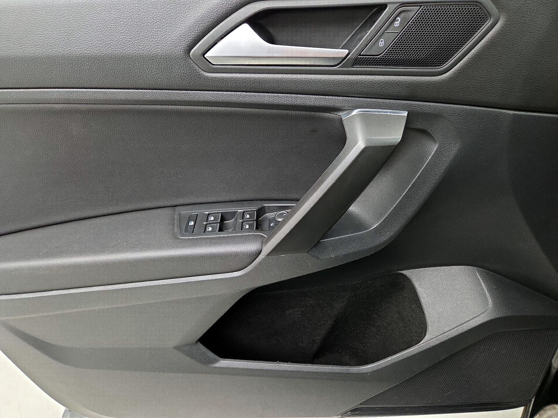 Thumbnail: 2021 Volkswagen Tiguan - 12