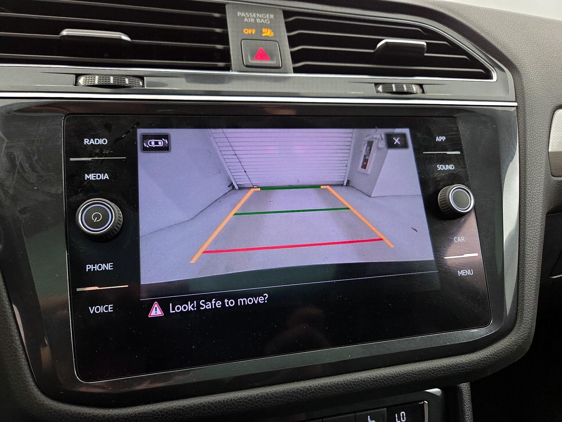 Thumbnail: 2021 Volkswagen Tiguan - 14