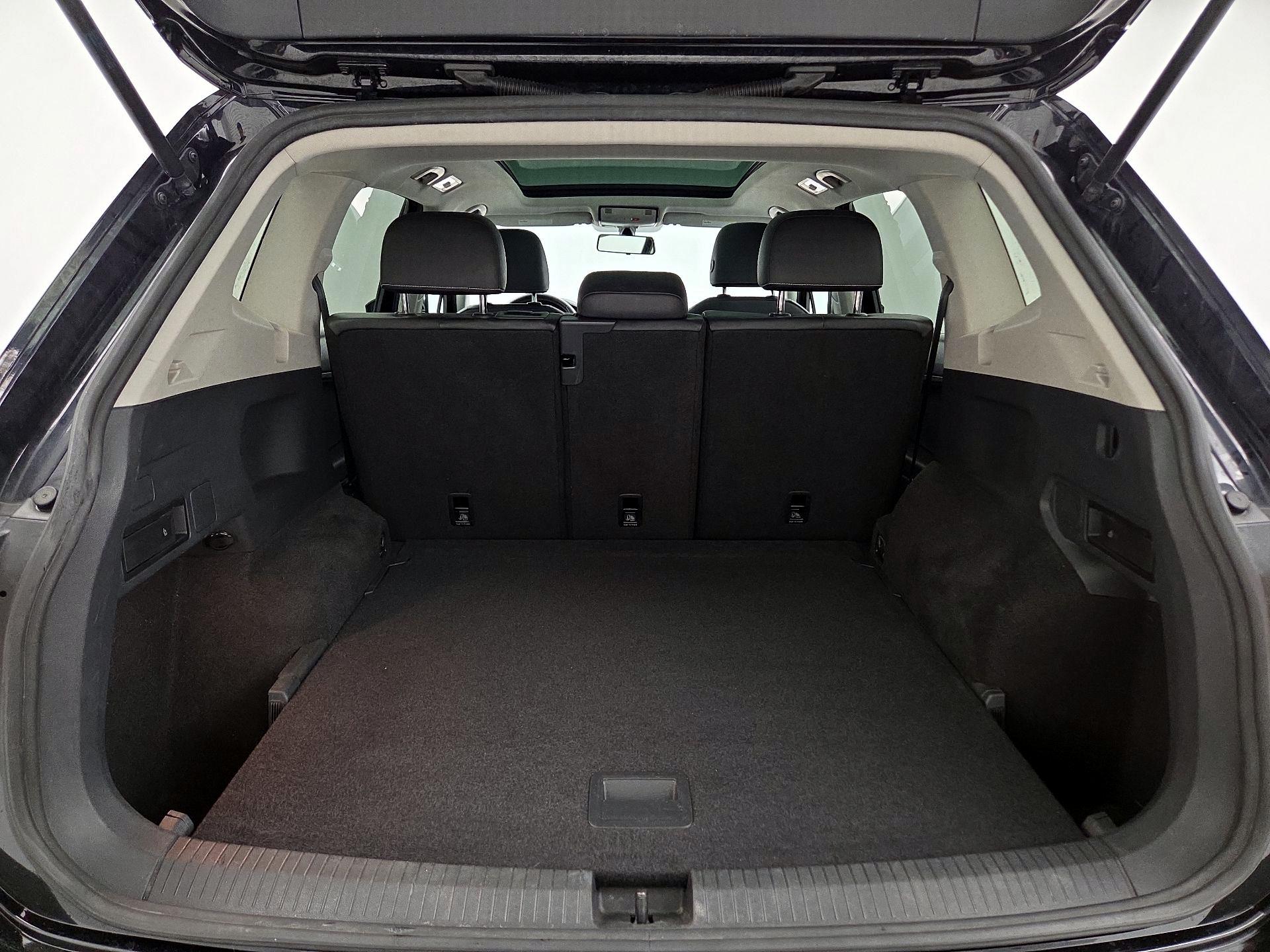 Thumbnail: 2021 Volkswagen Tiguan - 20