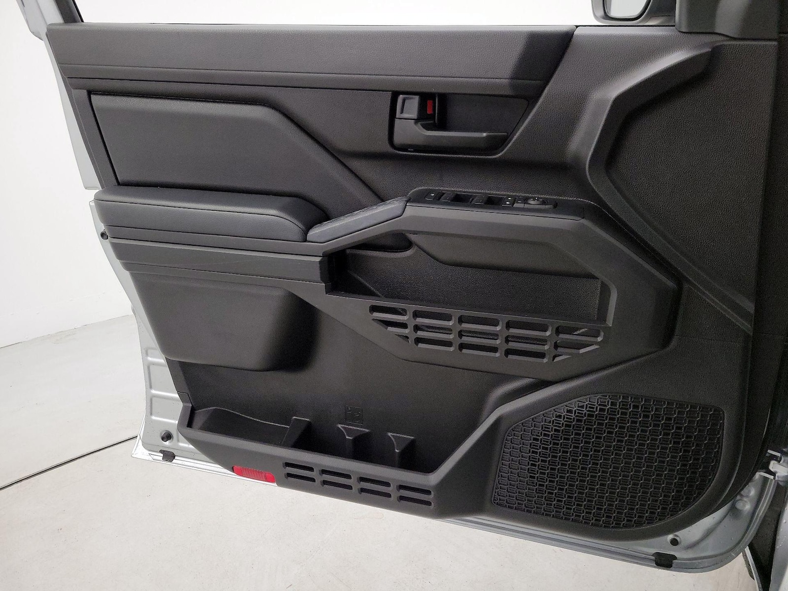 2025 Toyota Tacoma SR - Photo 13