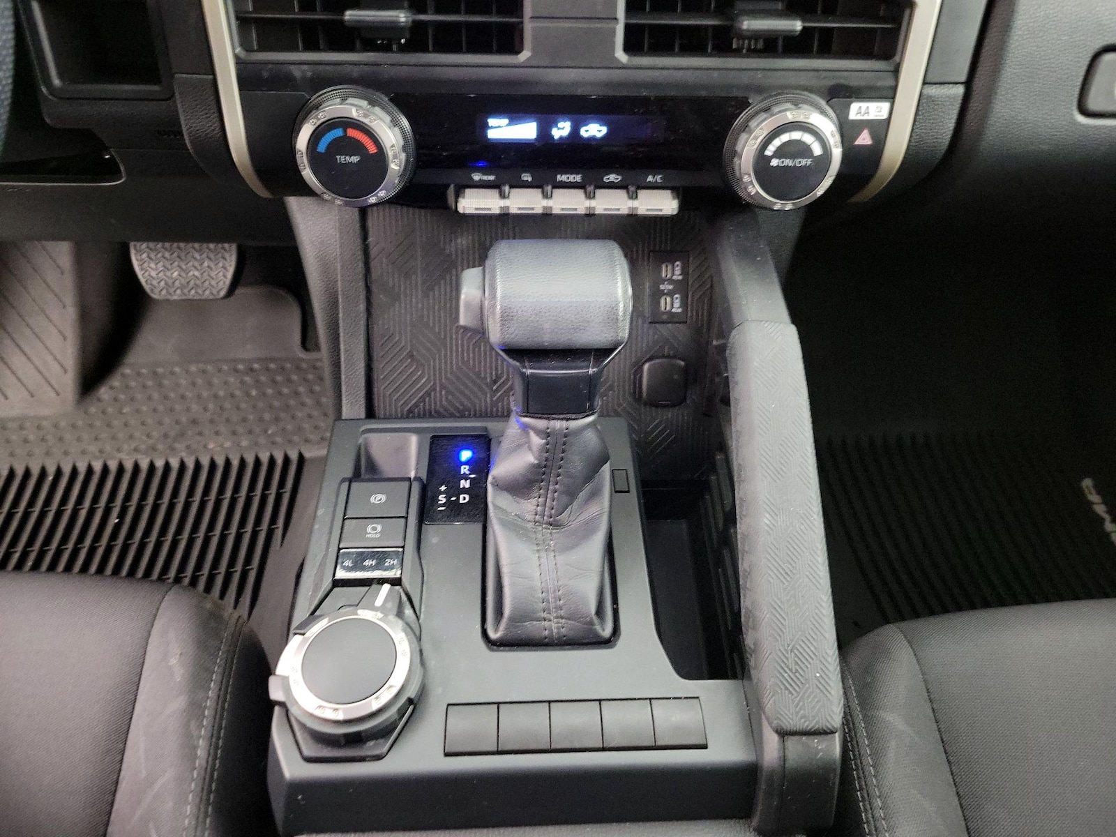 2025 Toyota Tacoma SR - Photo 18