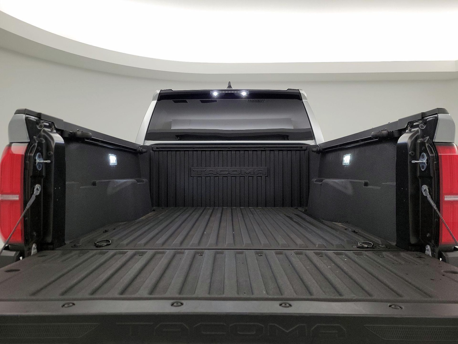 2025 Toyota Tacoma SR - Photo 21