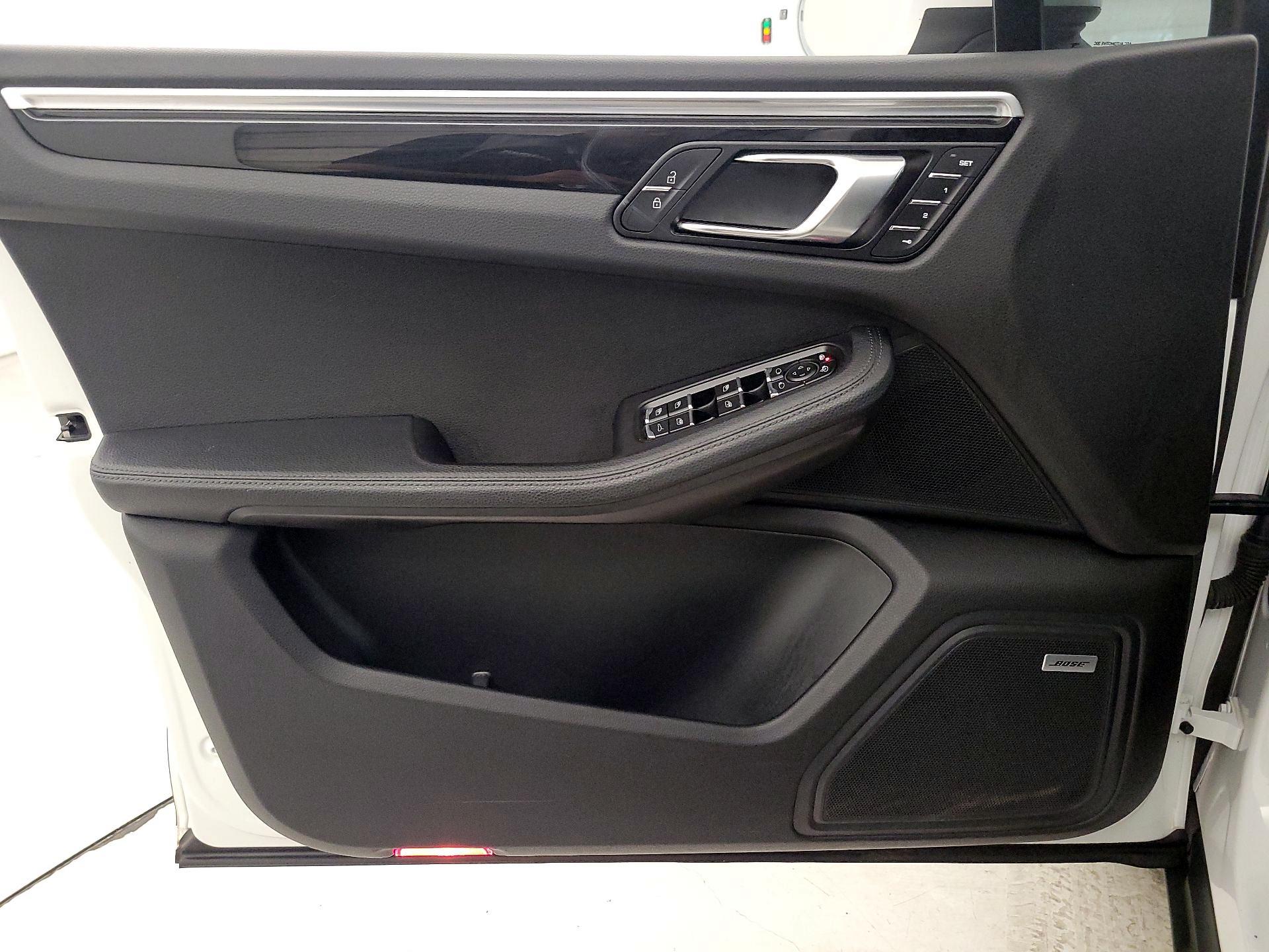 Thumbnail: 2021 Porsche Macan - 12