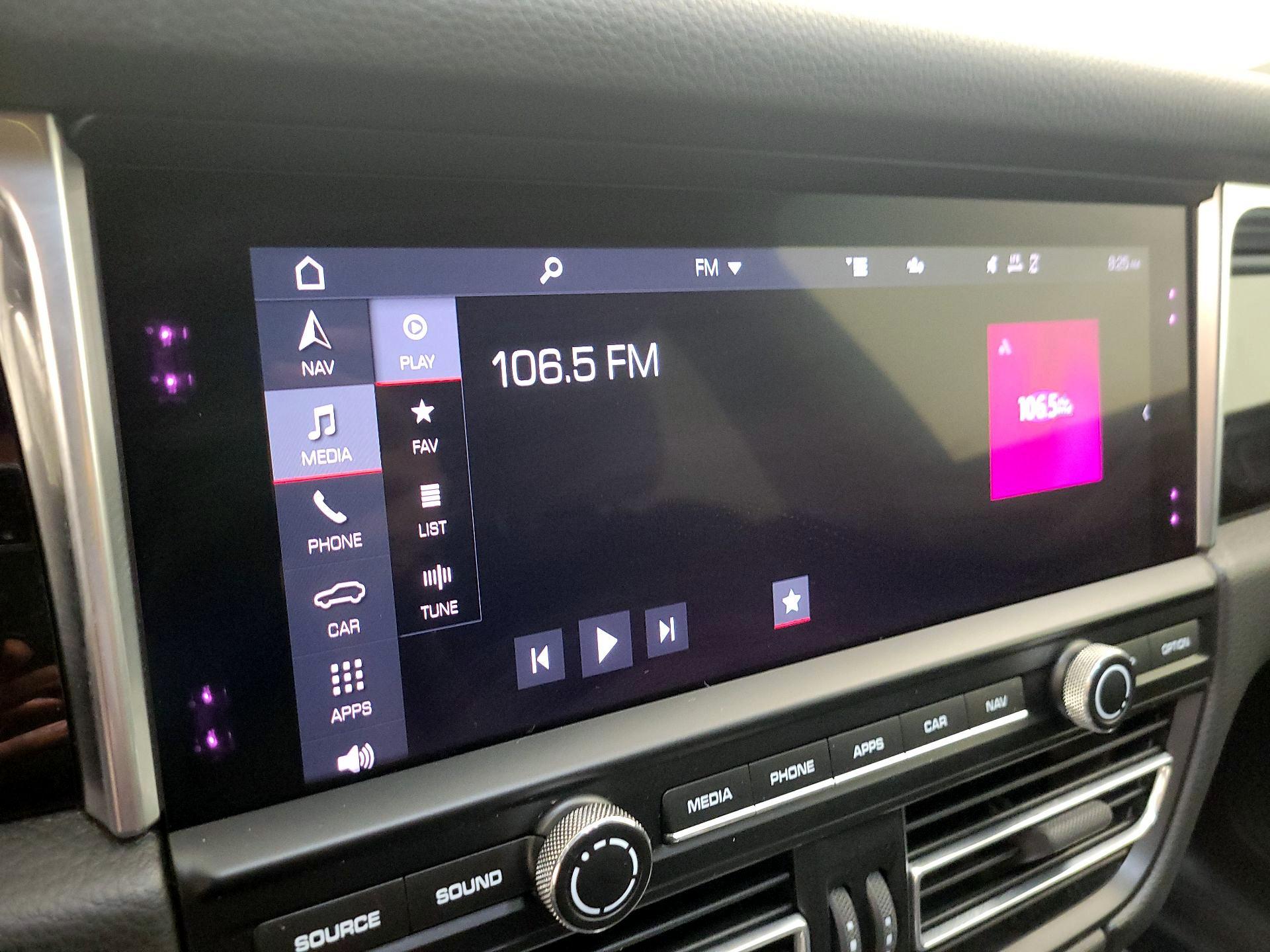 Thumbnail: 2021 Porsche Macan - 15