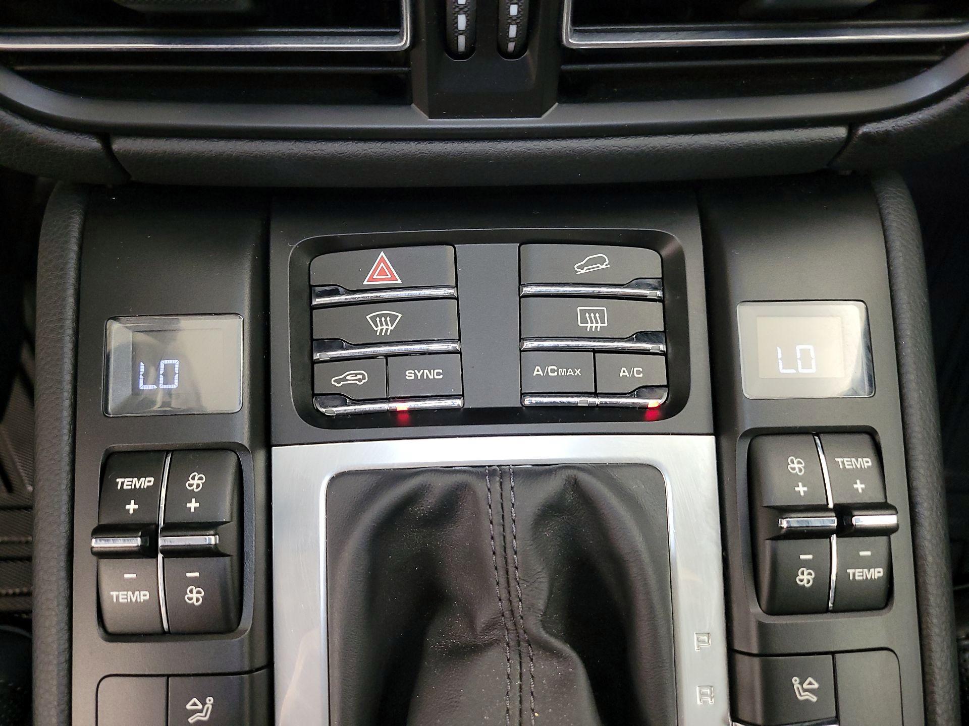 Thumbnail: 2021 Porsche Macan - 16