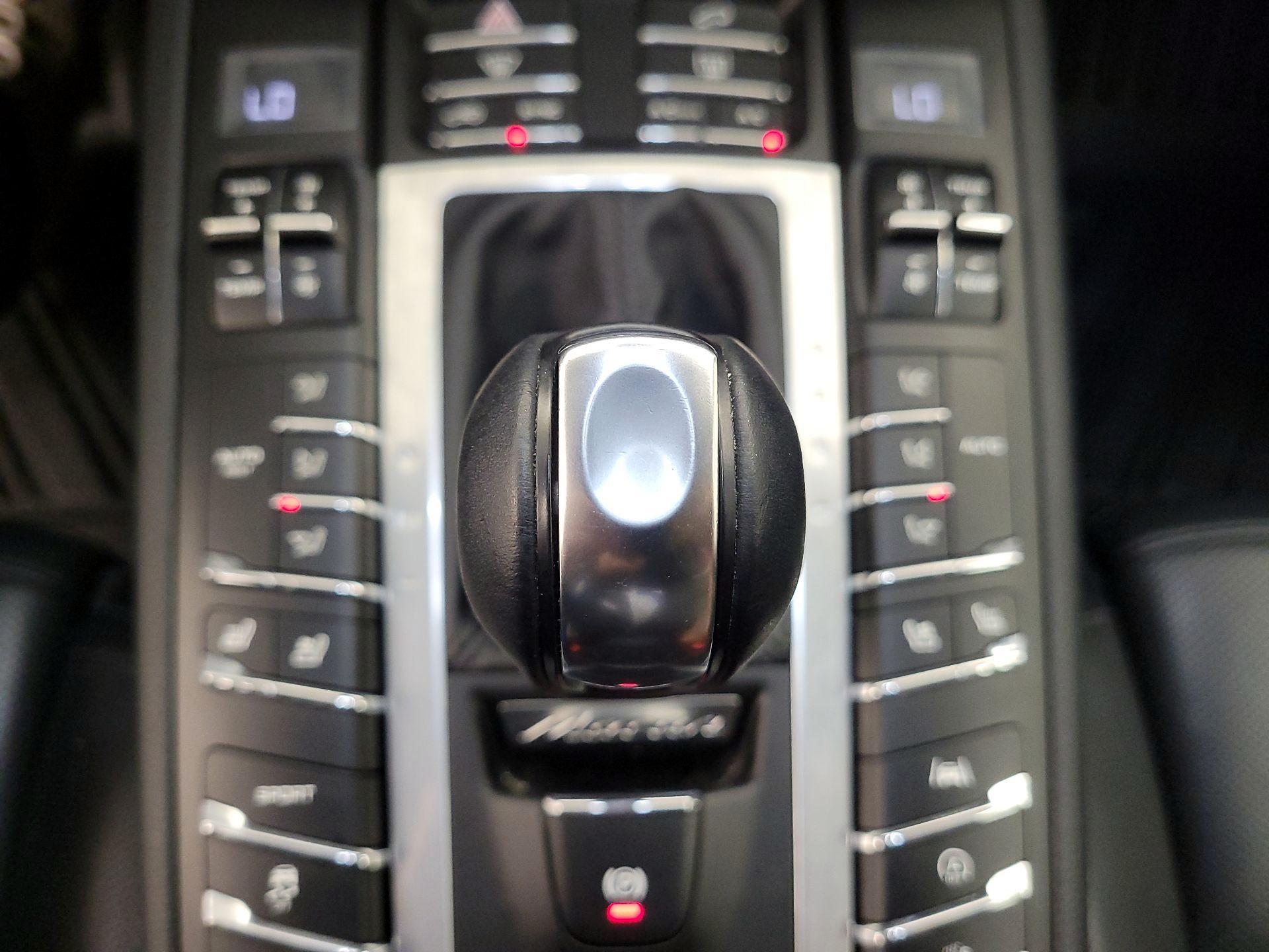 Thumbnail: 2021 Porsche Macan - 17