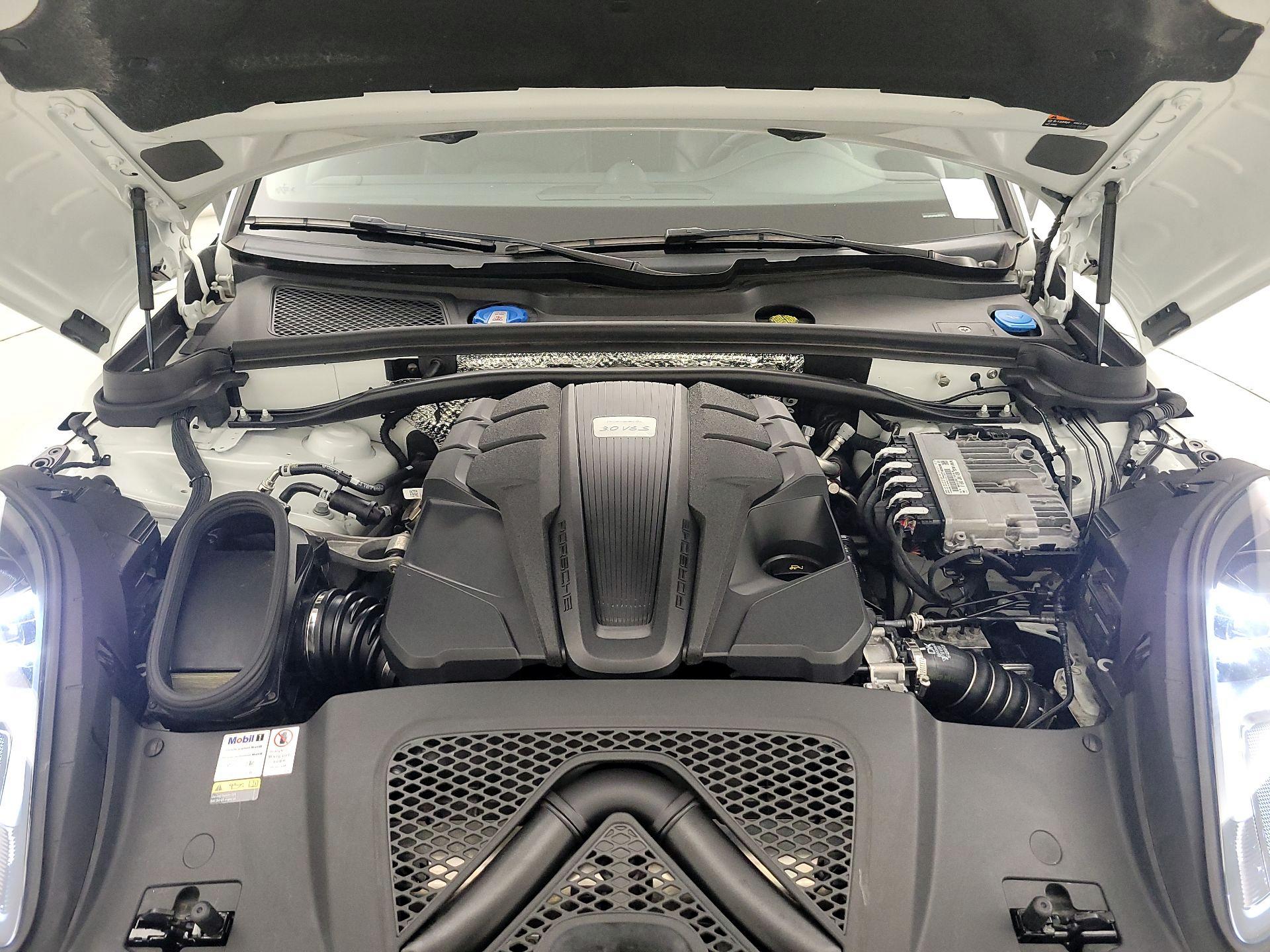 Thumbnail: 2021 Porsche Macan - 20