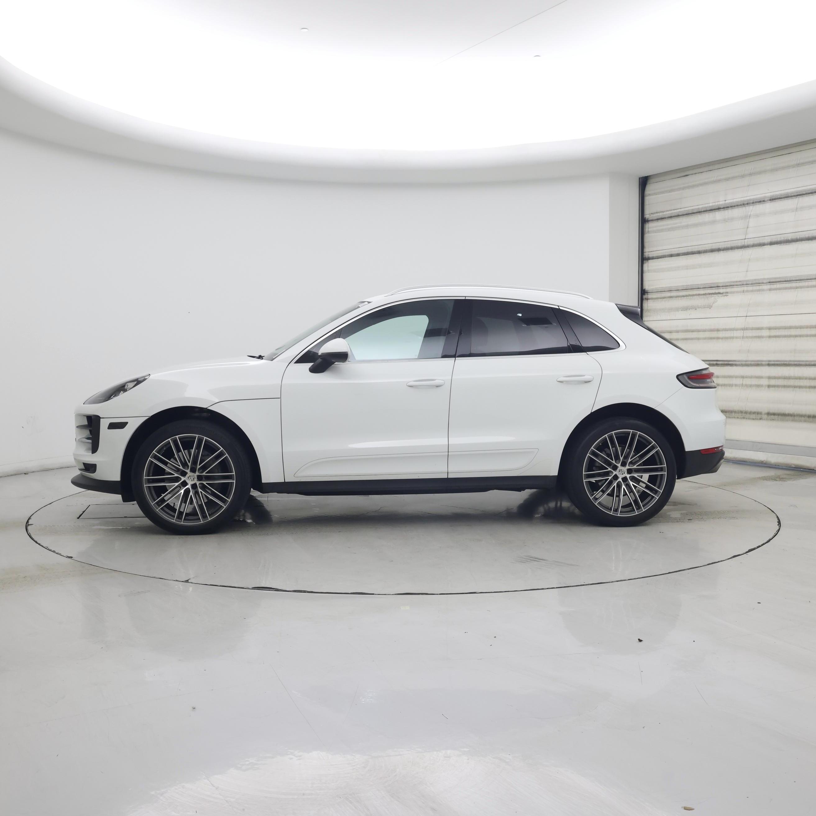 Thumbnail: 2021 Porsche Macan - 3