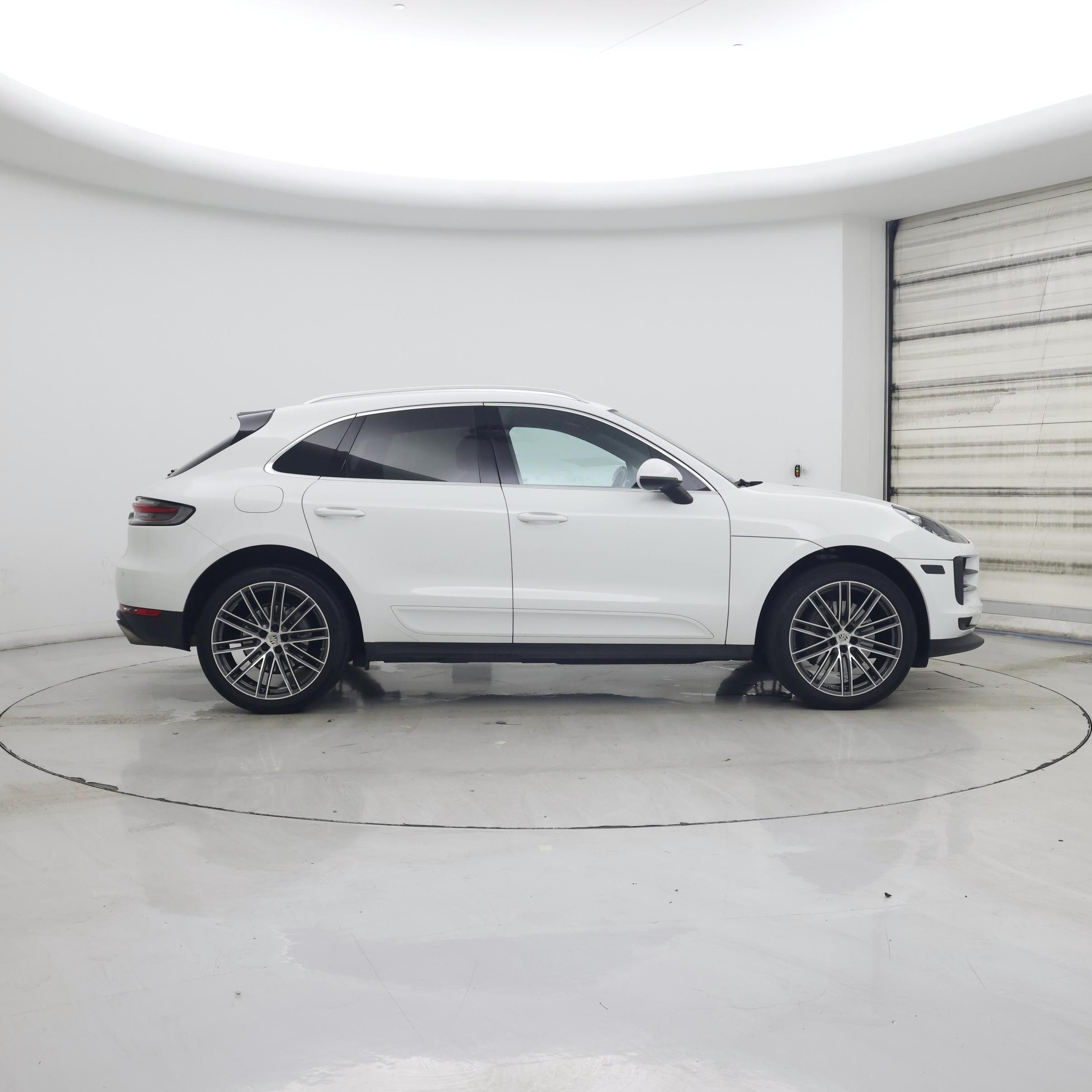 Thumbnail: 2021 Porsche Macan - 7