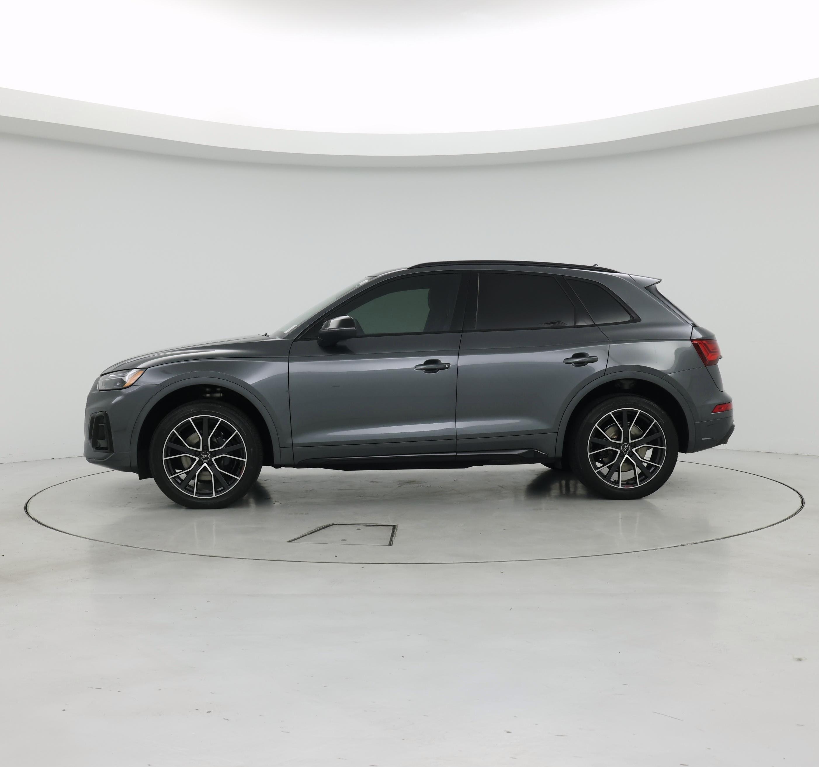 Thumbnail: 2023 Audi SQ5 - 3