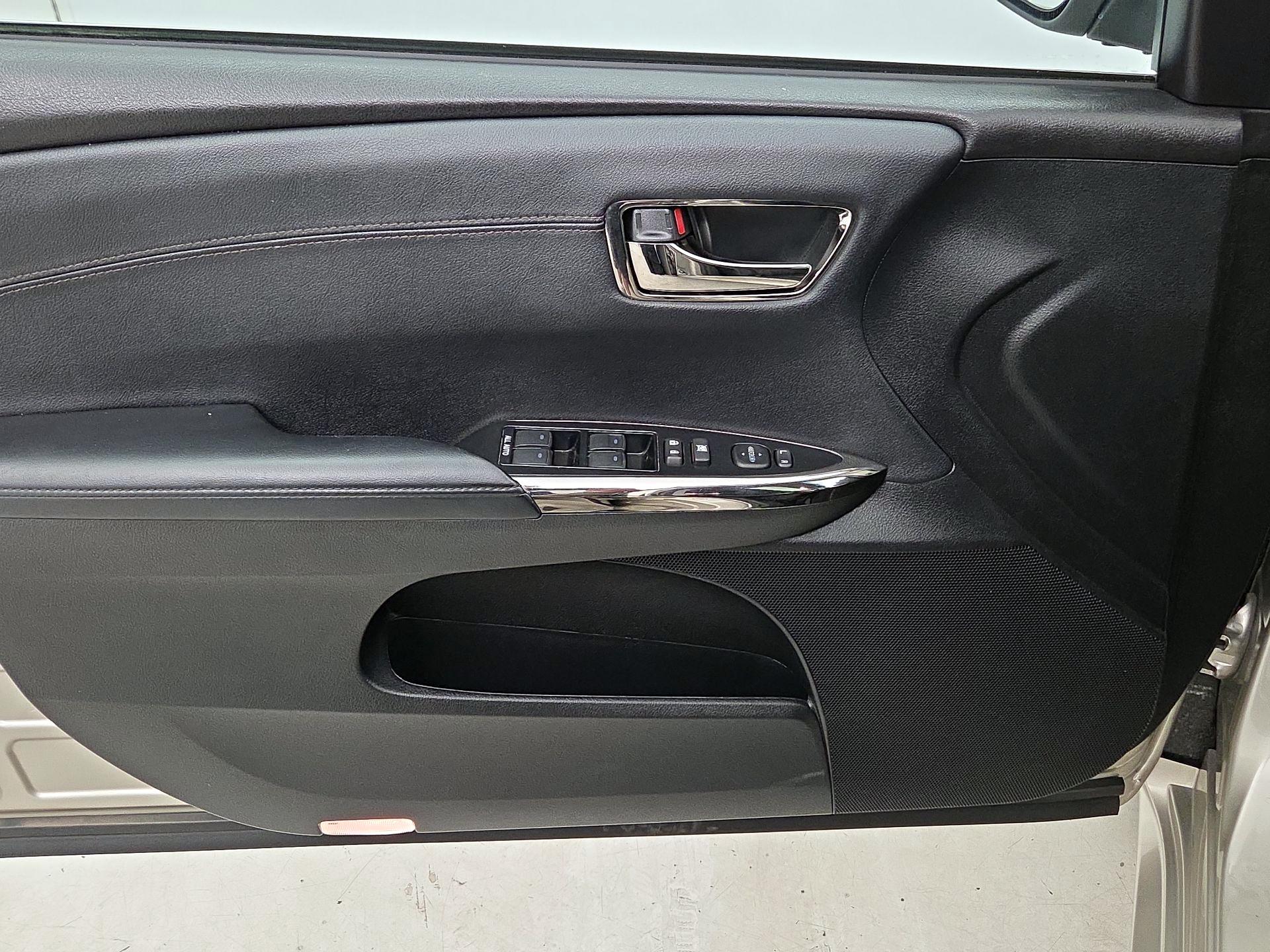 Thumbnail: 2016 Toyota Avalon - 12