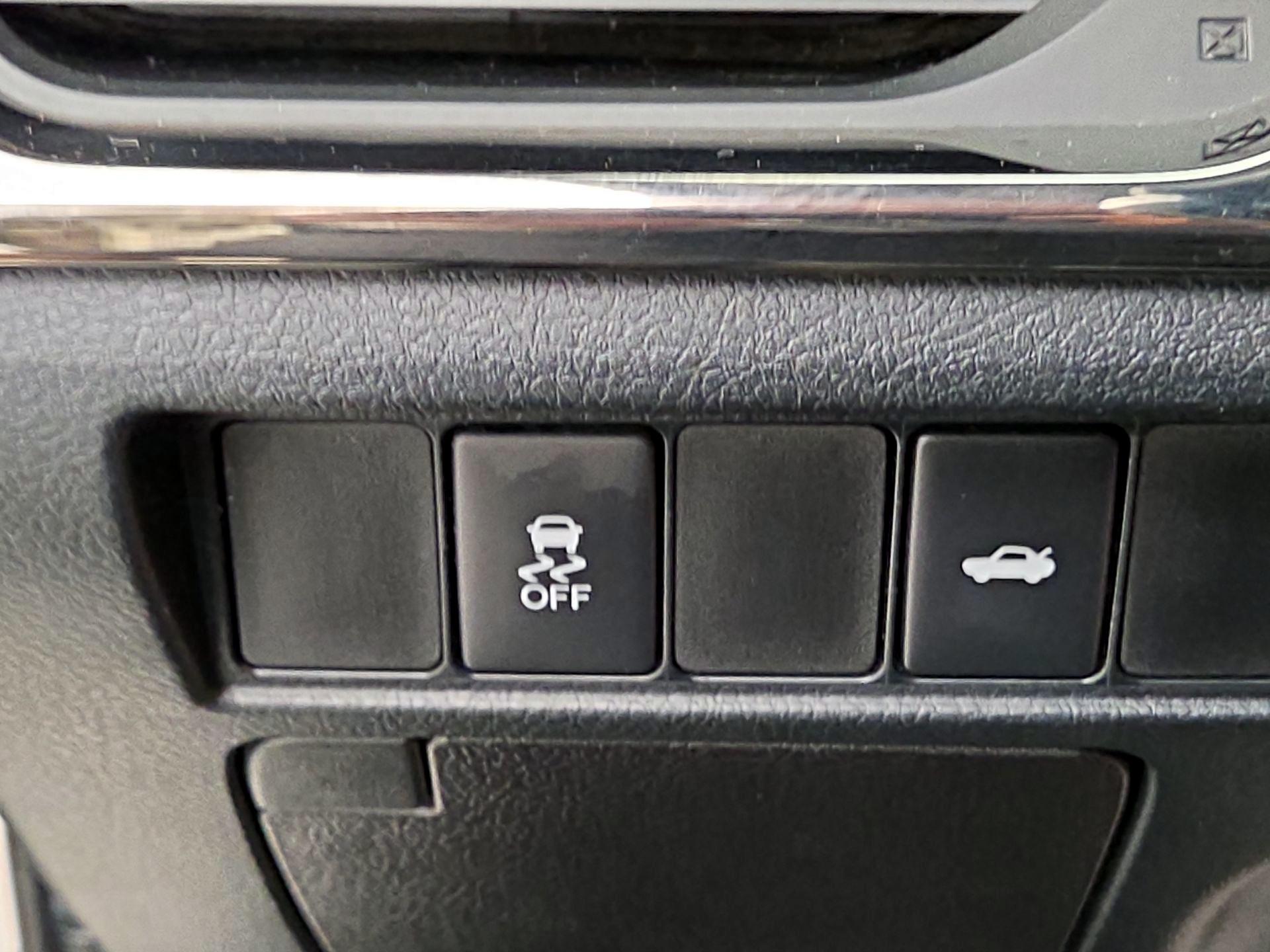 Thumbnail: 2016 Toyota Avalon - 13