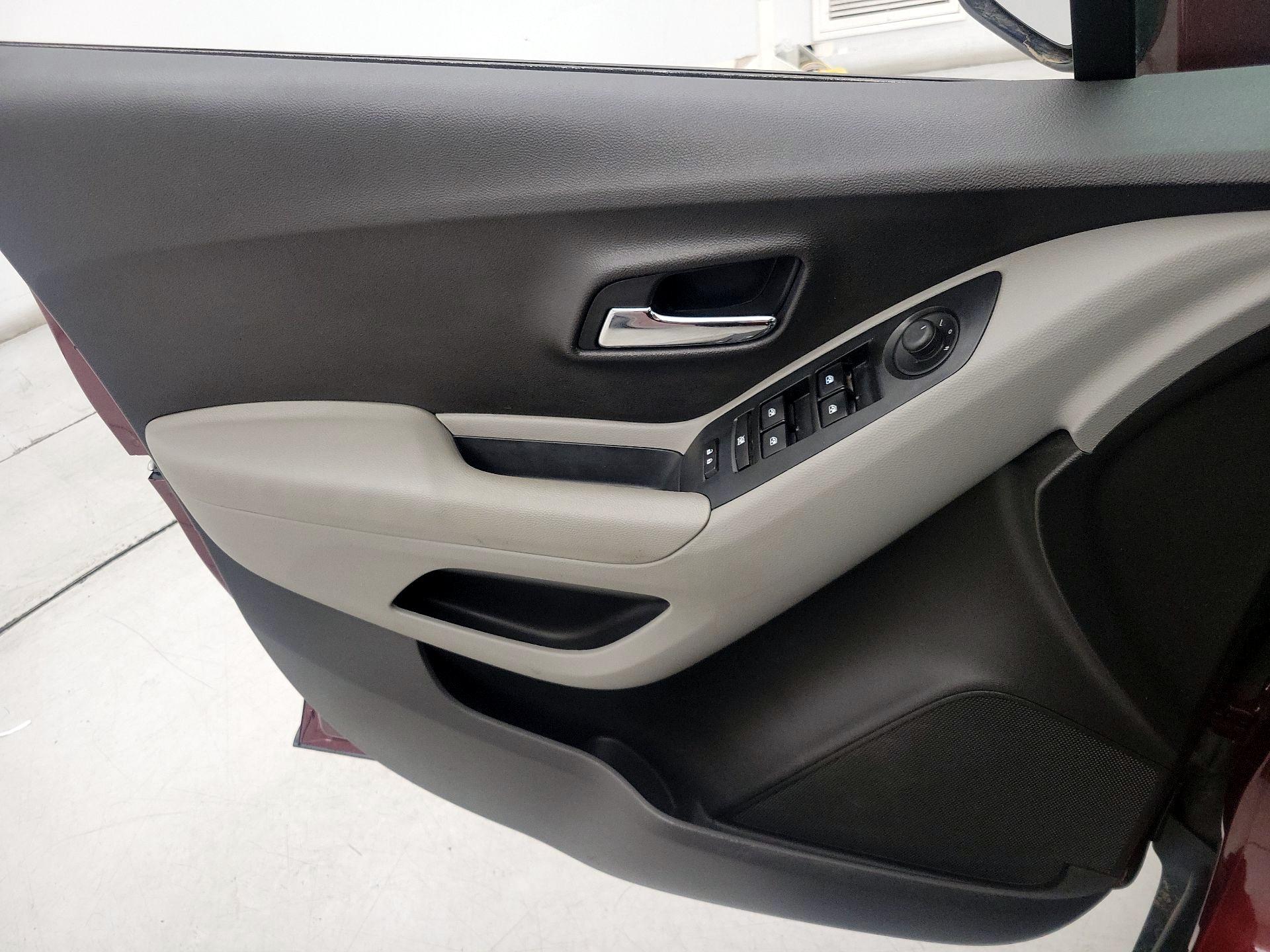 Thumbnail: 2016 Chevrolet Trax - 12