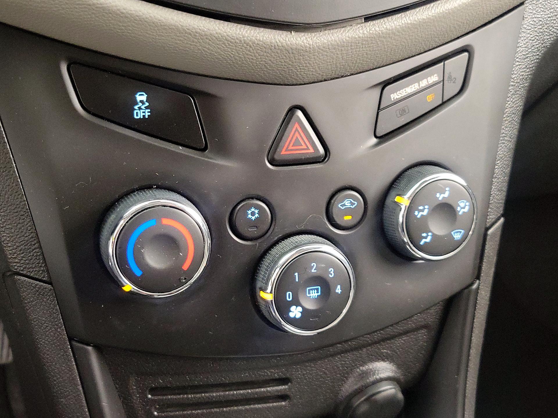Thumbnail: 2016 Chevrolet Trax - 16