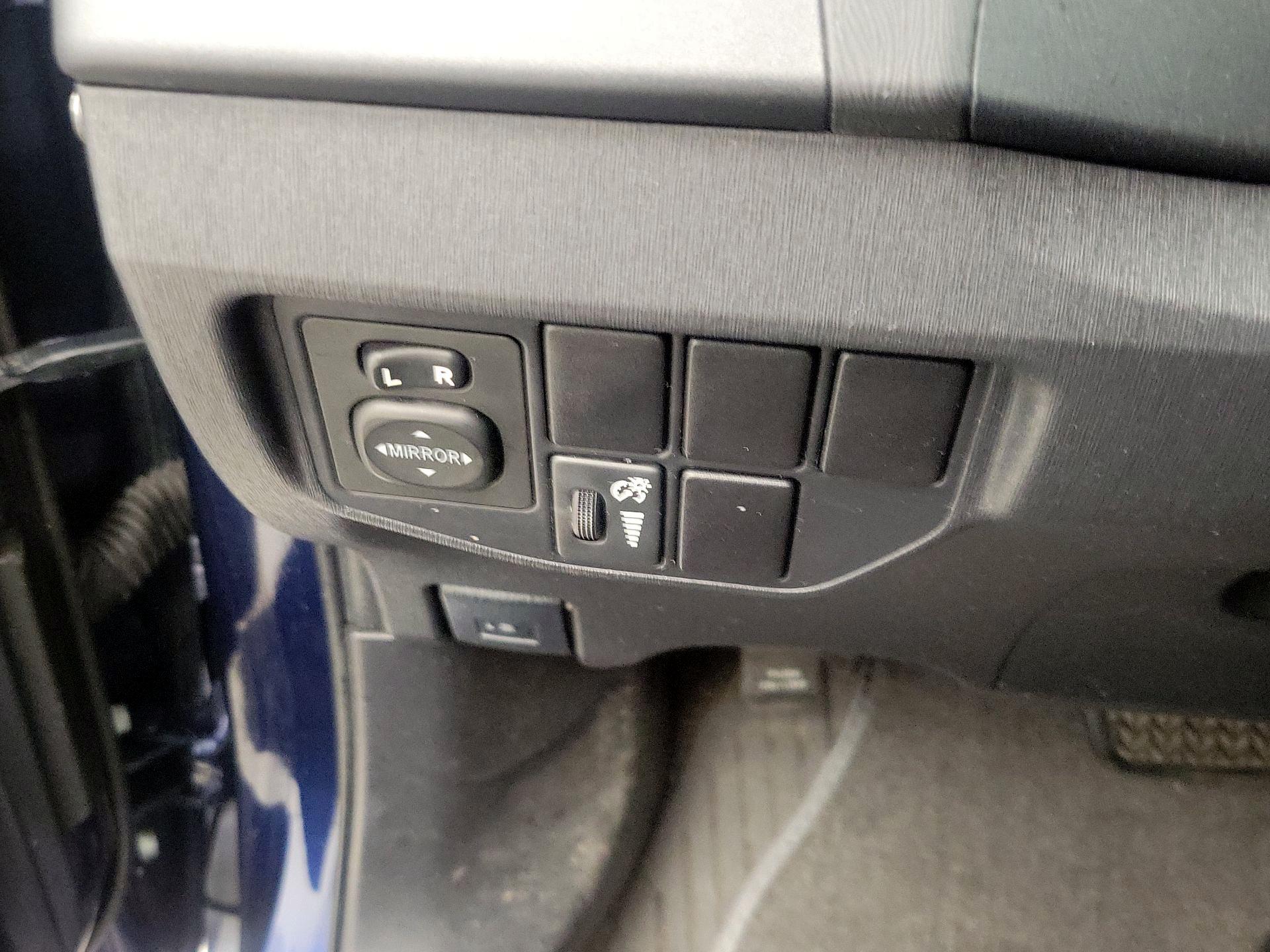 Thumbnail: 2015 Toyota Prius - 13